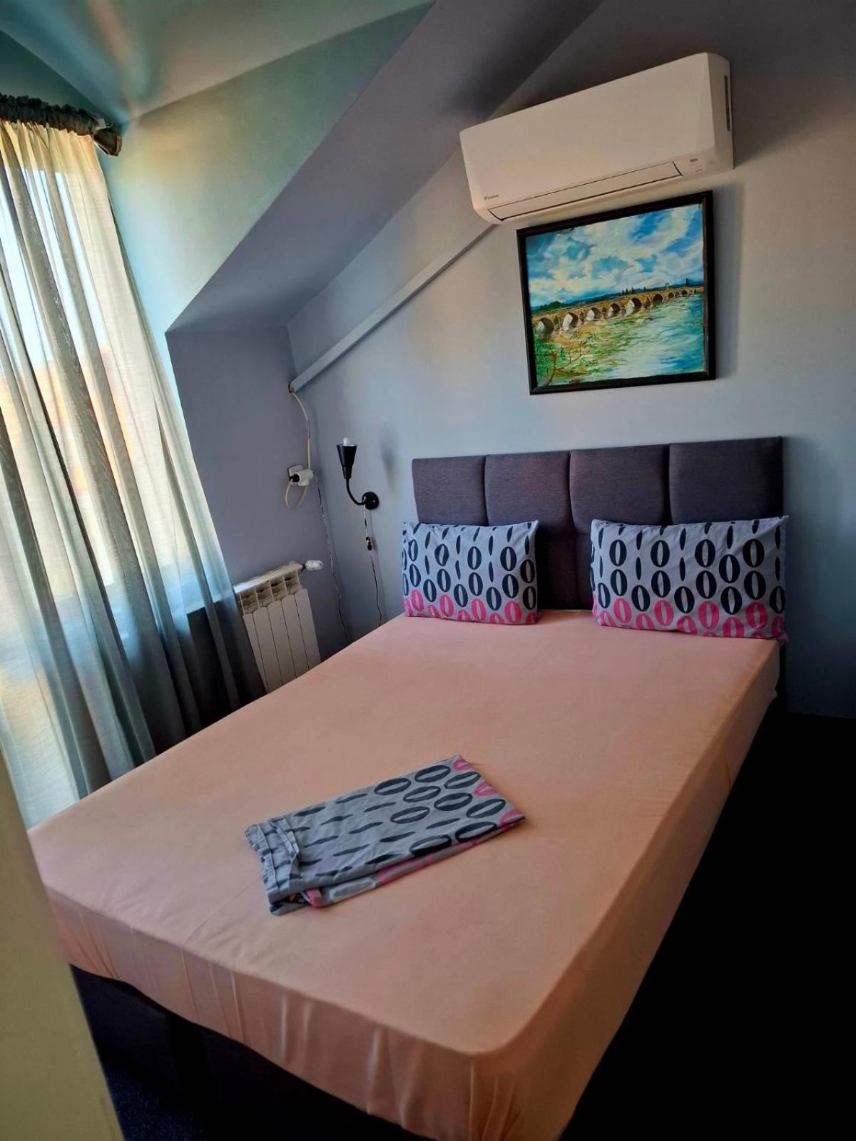Double Room - Photo 2