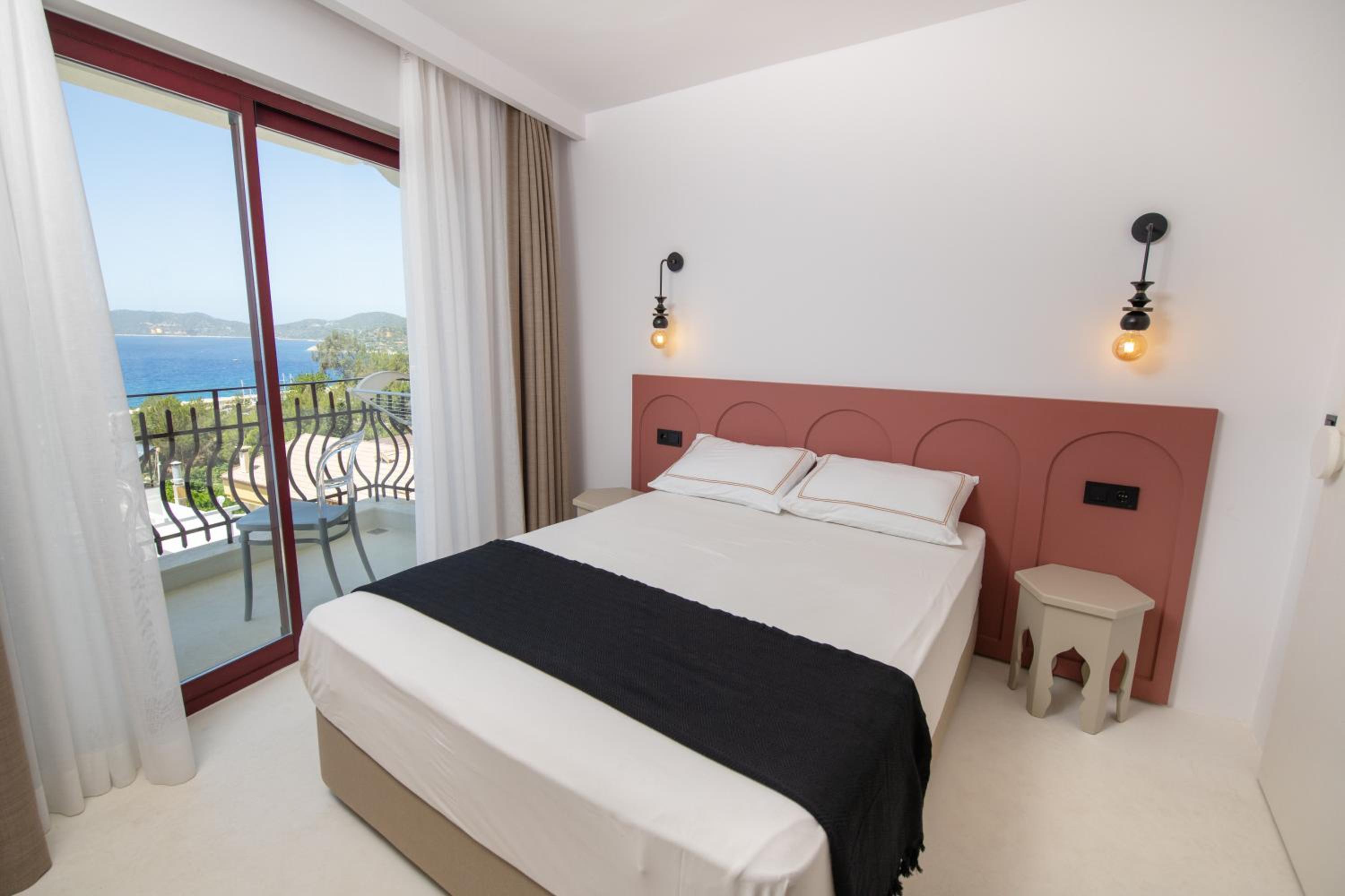 Double Room with Balcony and Sea View