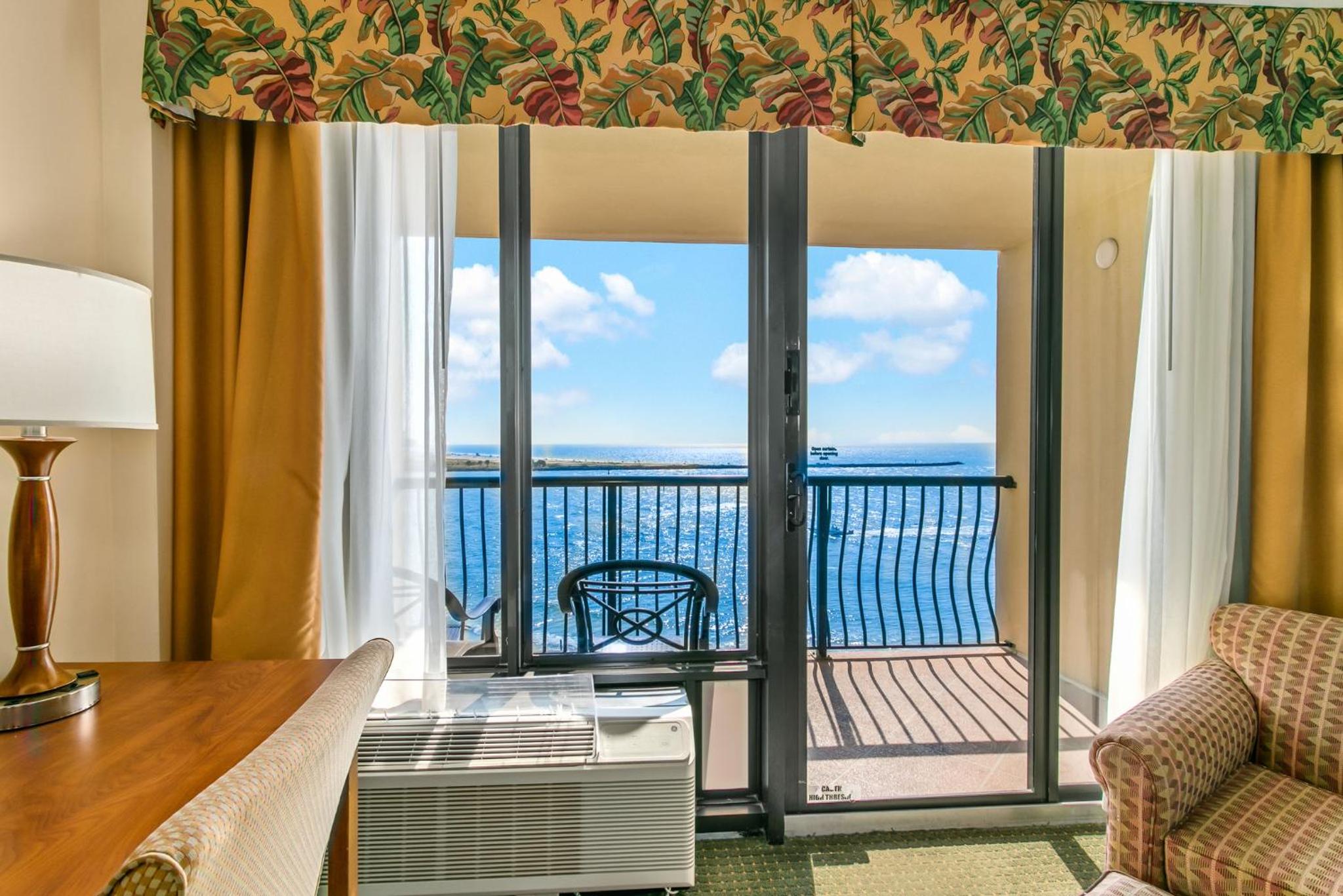 Standard King Room with Balcony and Gulf View - Photo 4