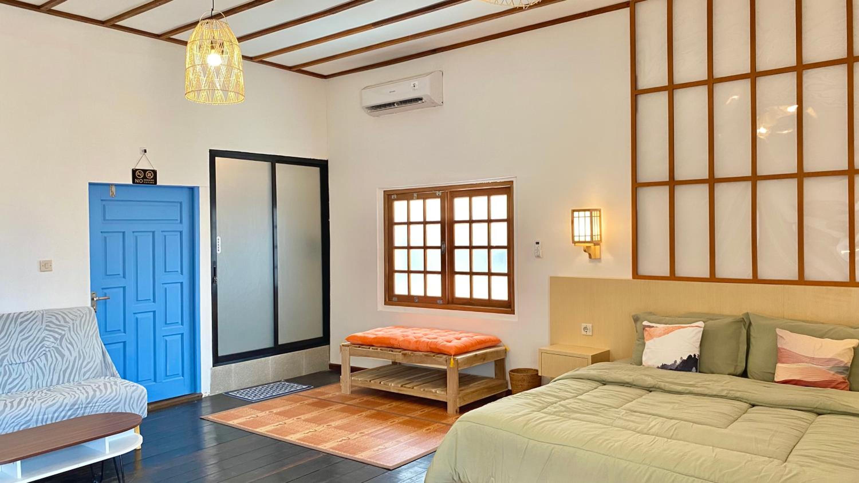 Deluxe Double Room (2 Adults + 1 Child) photo 3