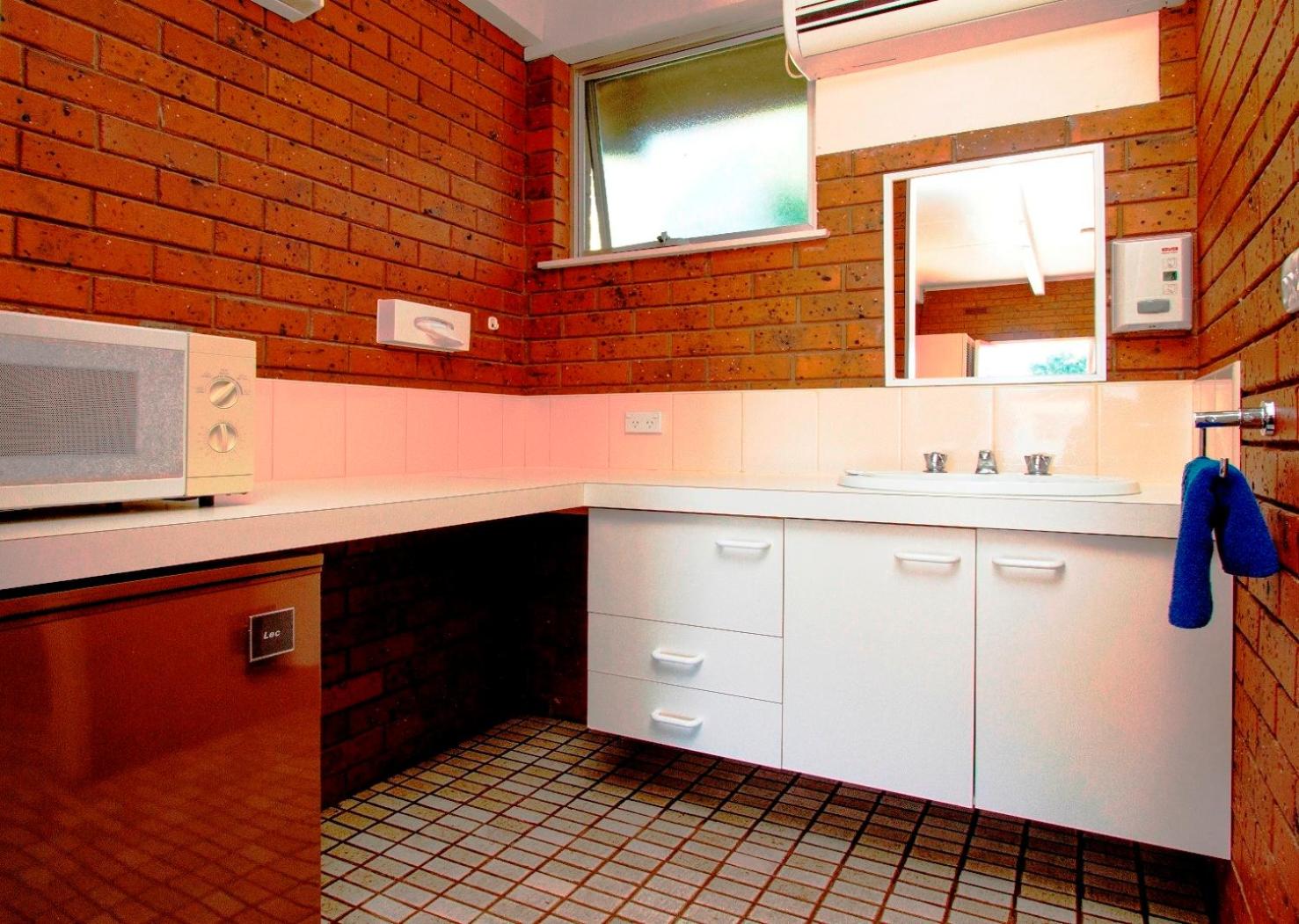 Twin Room (3 Adults) photo 2
