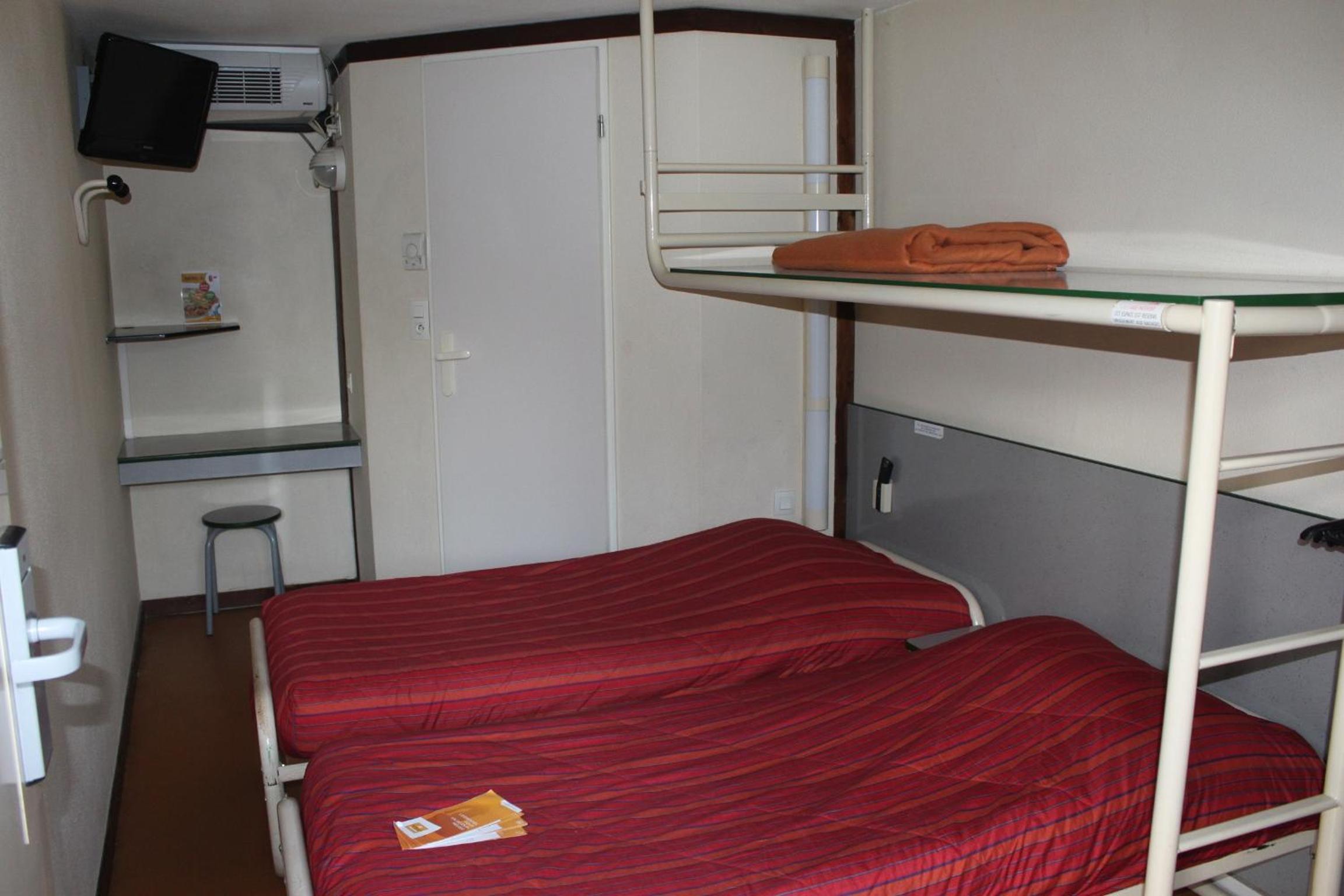 Twin Room - Photo 4