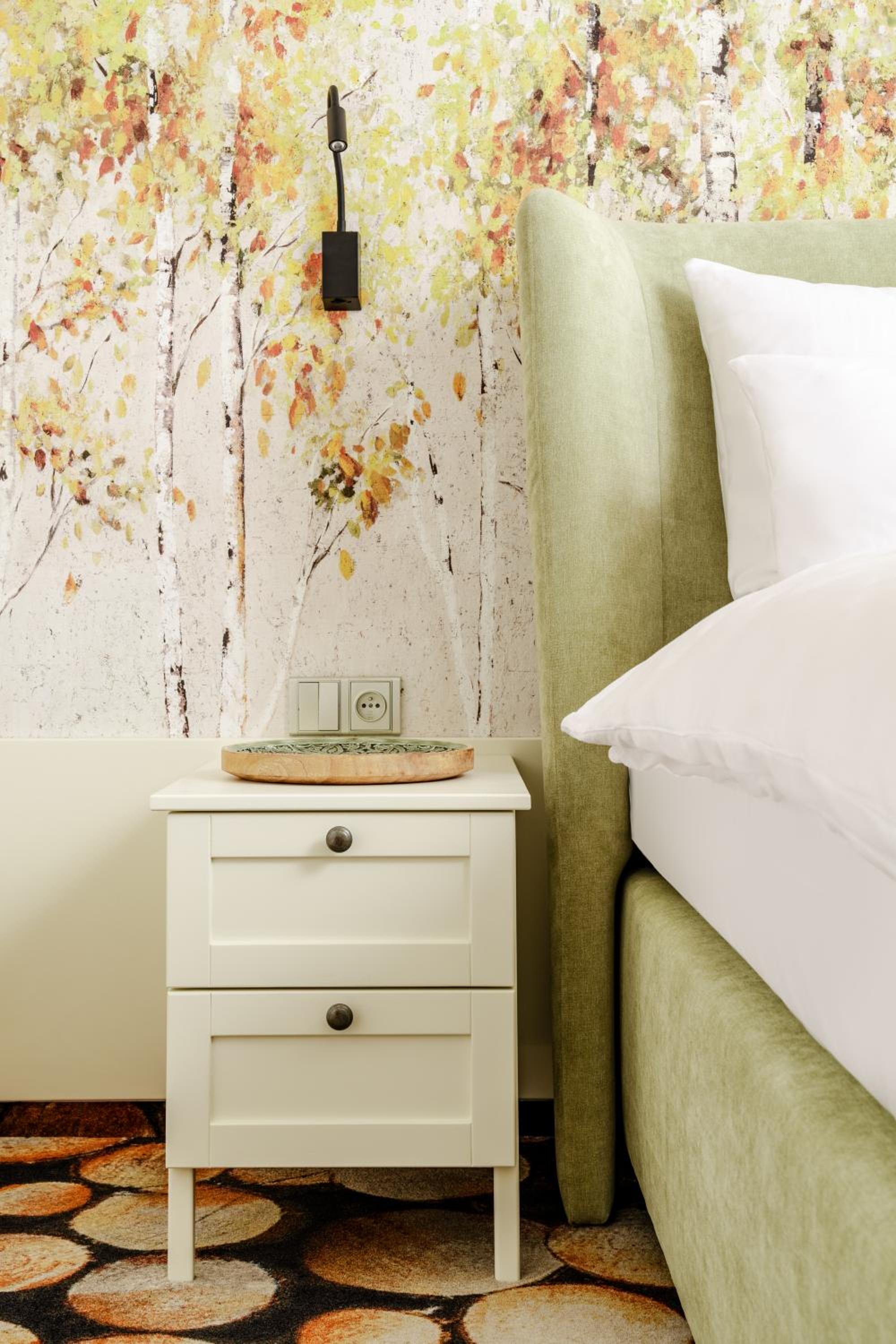 Deluxe Double Room with Balcony - Photo 5