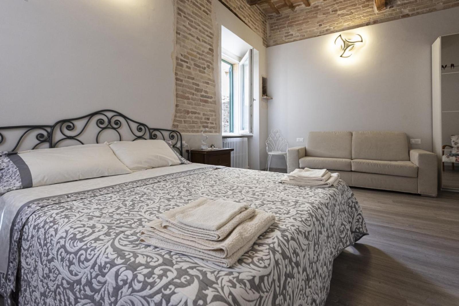 Large Double Room photo 2