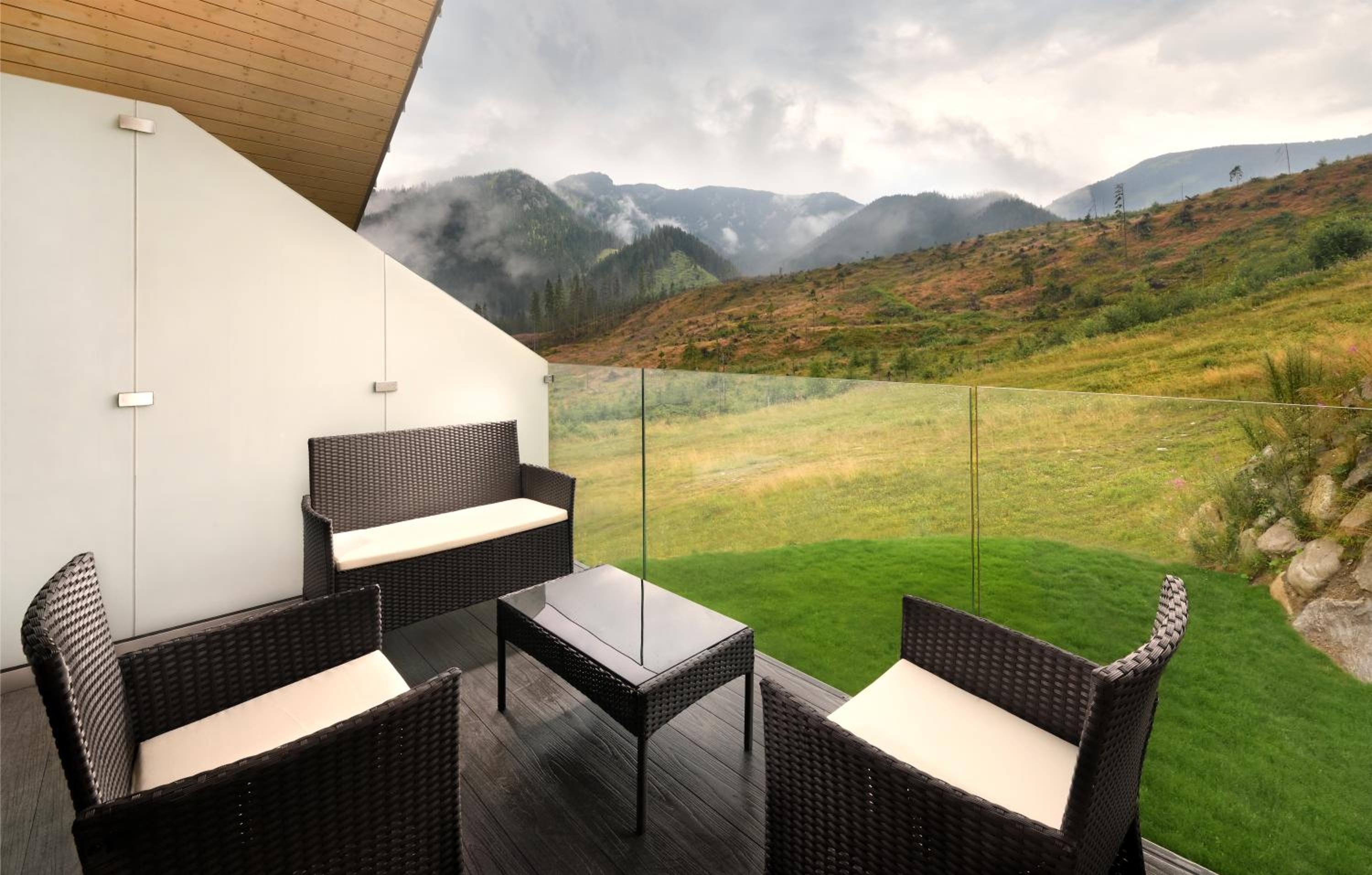 Two-Bedroom Deluxe Apartment with Balcony