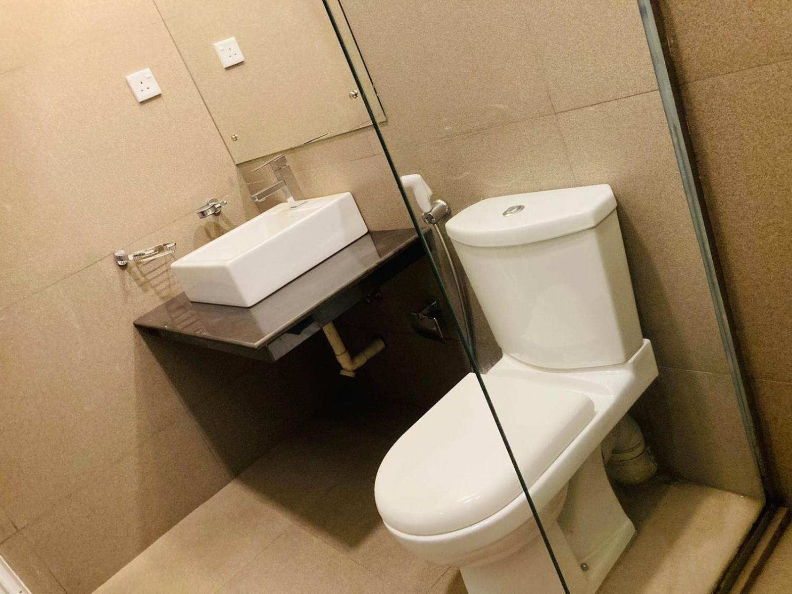Twin Room With Private Bathroom photo 1