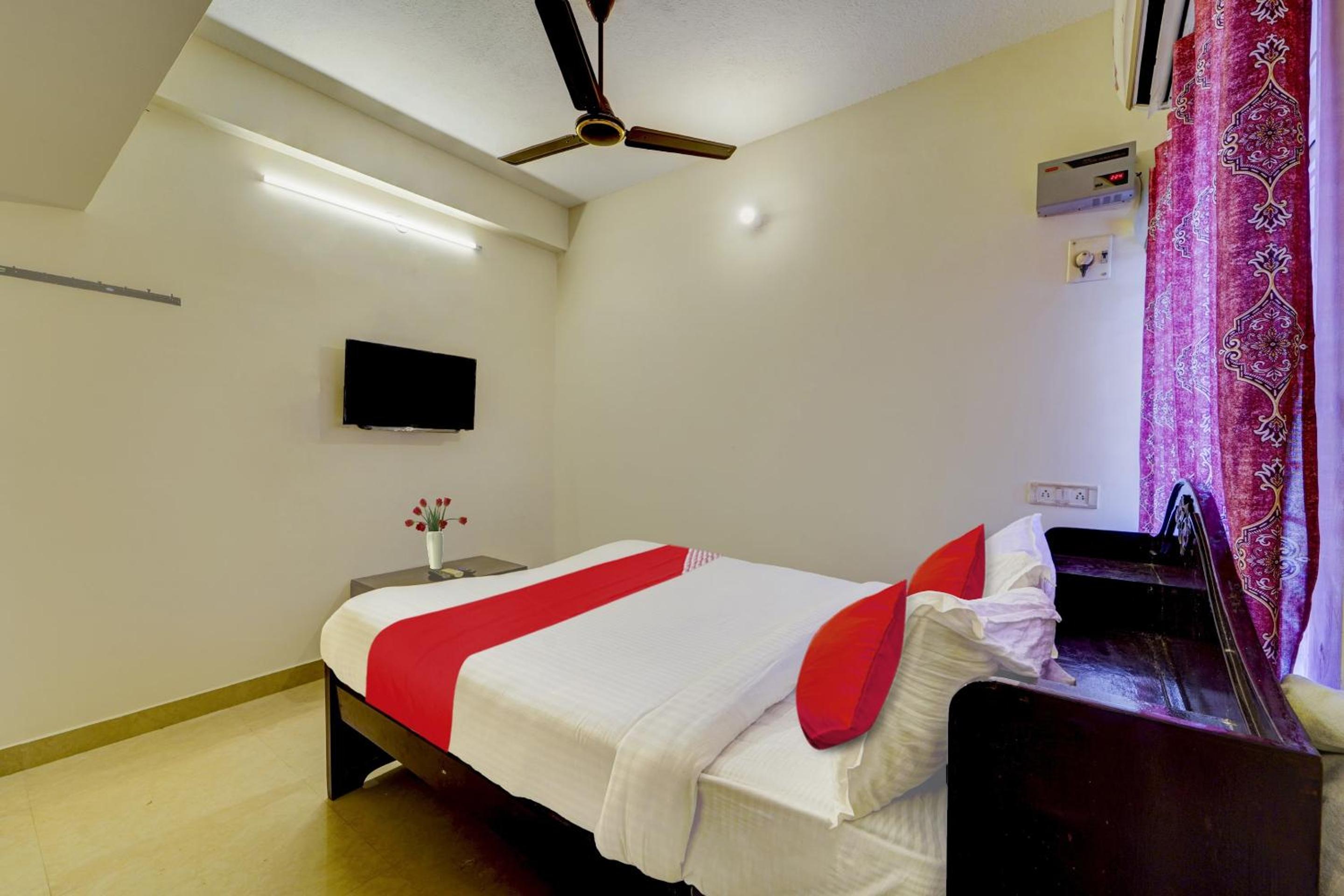 Standard Double Room - Photo 9