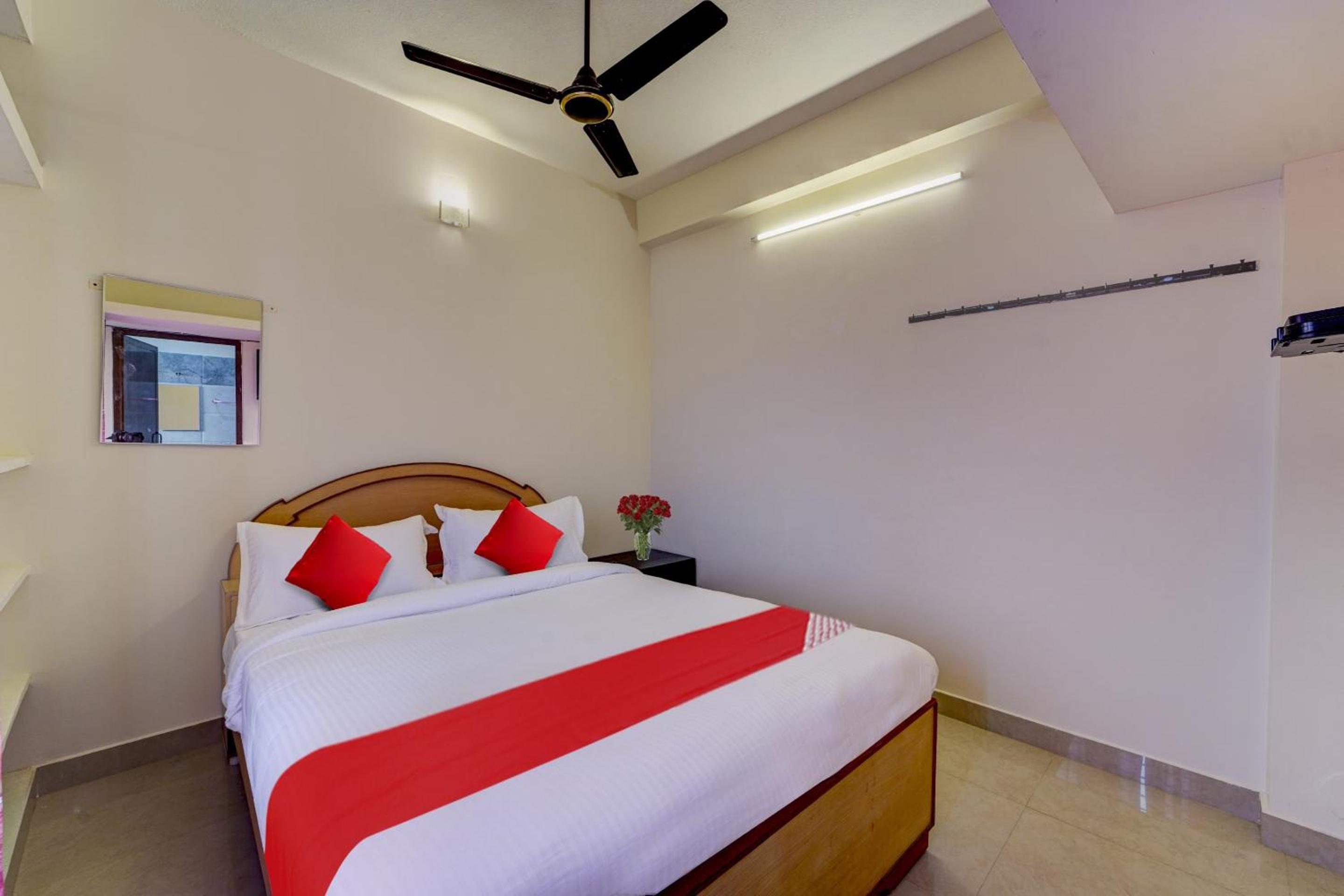 Standard Double Room - Photo 8