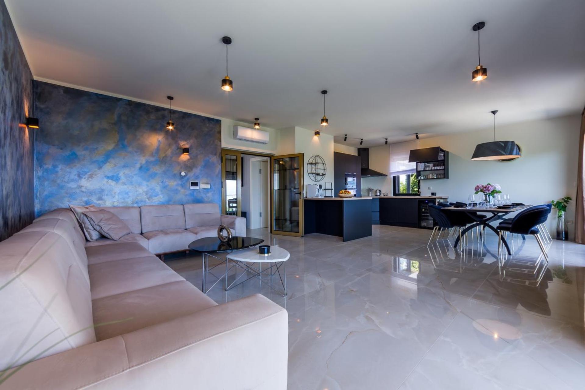 Villa photo 1