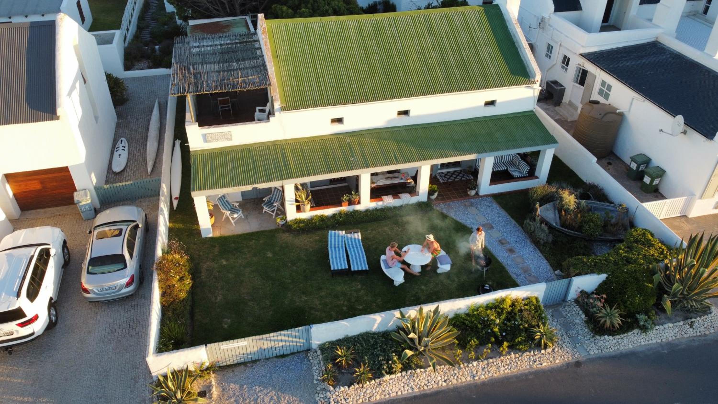 Four-Bedroom House - Photo 30