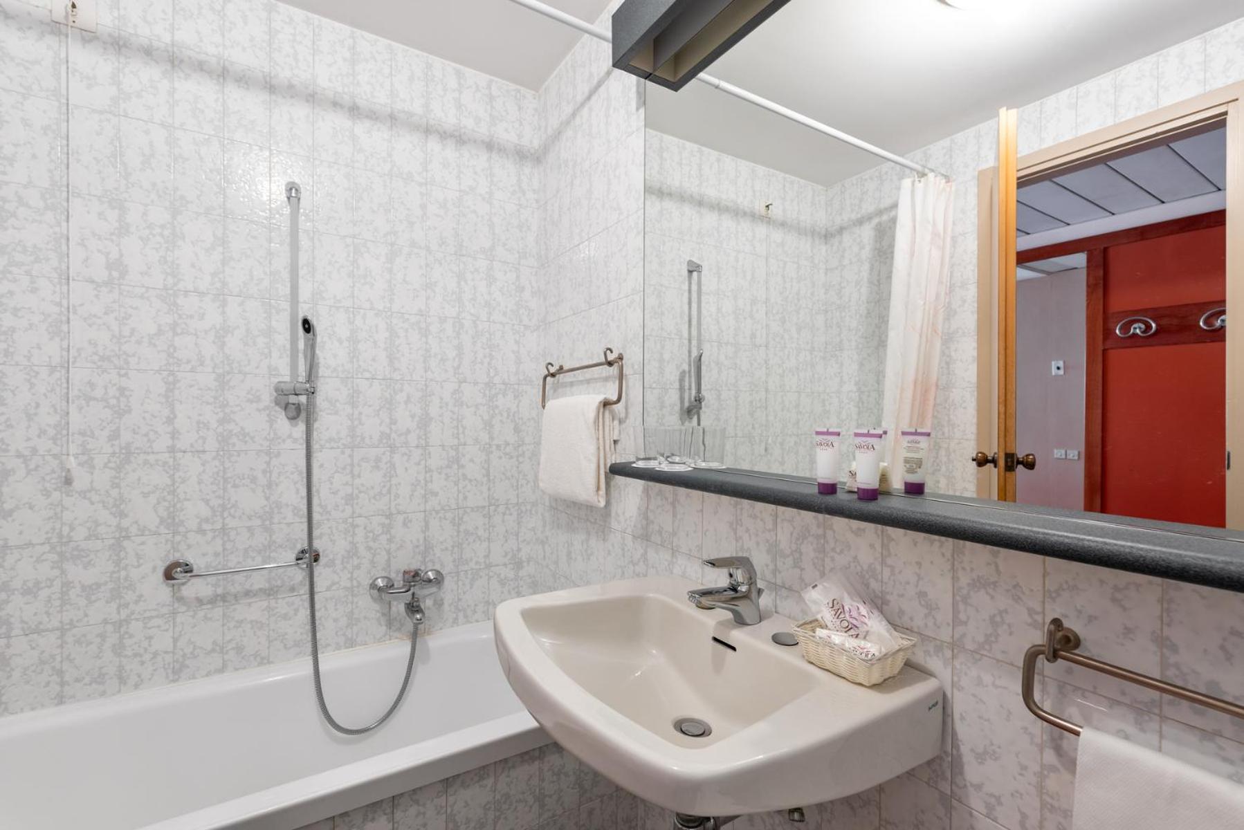 Quadruple Room - Photo 6