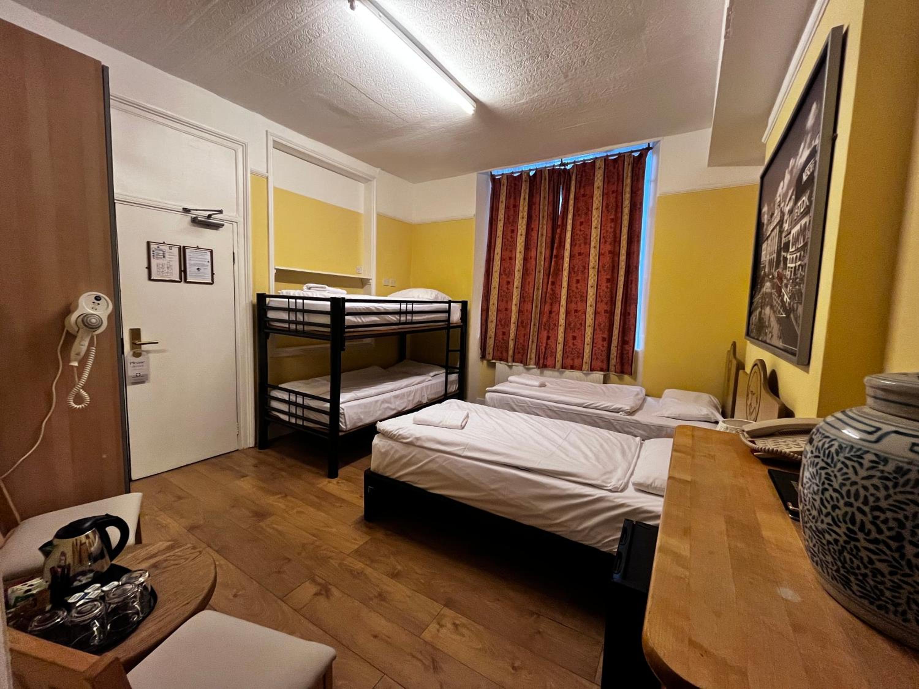 Quadruple Room photo 2