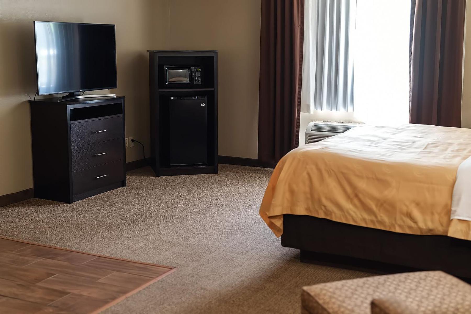 King Suite - Non-Smoking - Photo 1