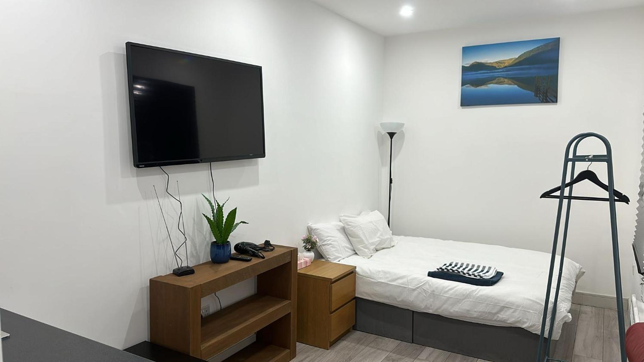 One-Bedroom Apartment photo 1