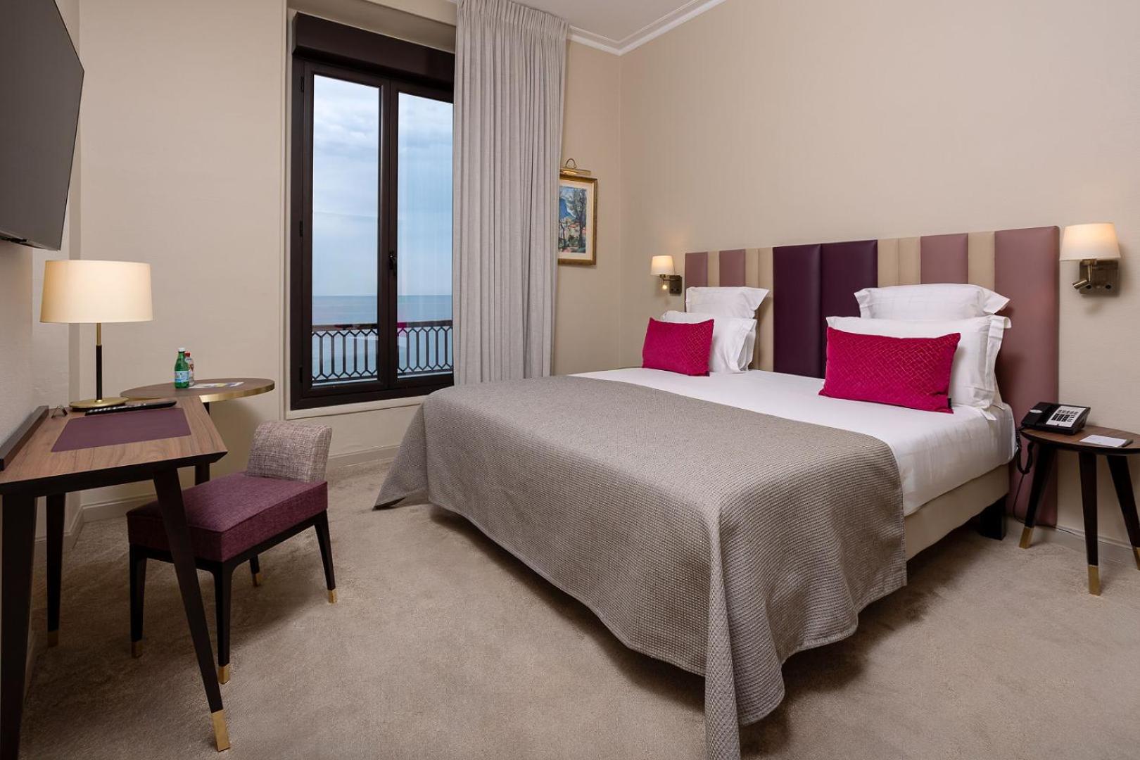 Superior Room with Sea View - Photo 4