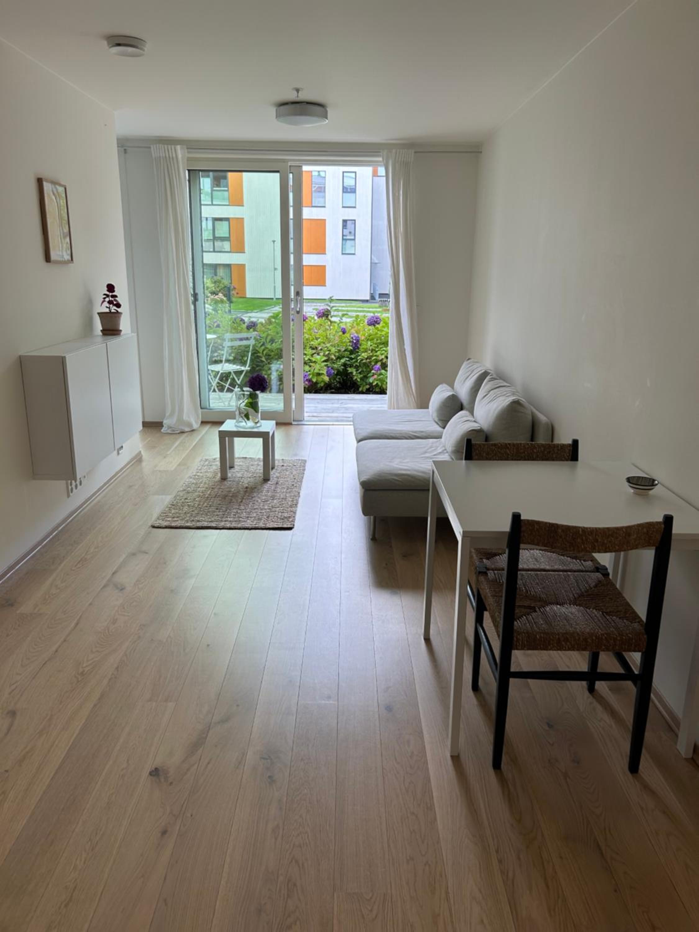 One-Bedroom Apartment photo 2