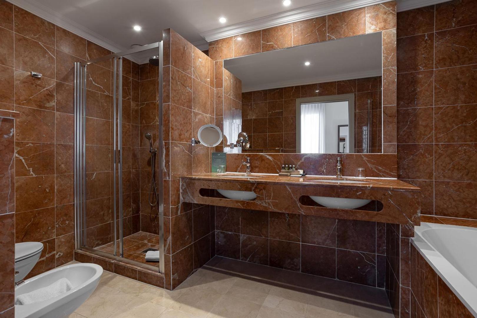 Junior Suite with Sea View - Photo 2