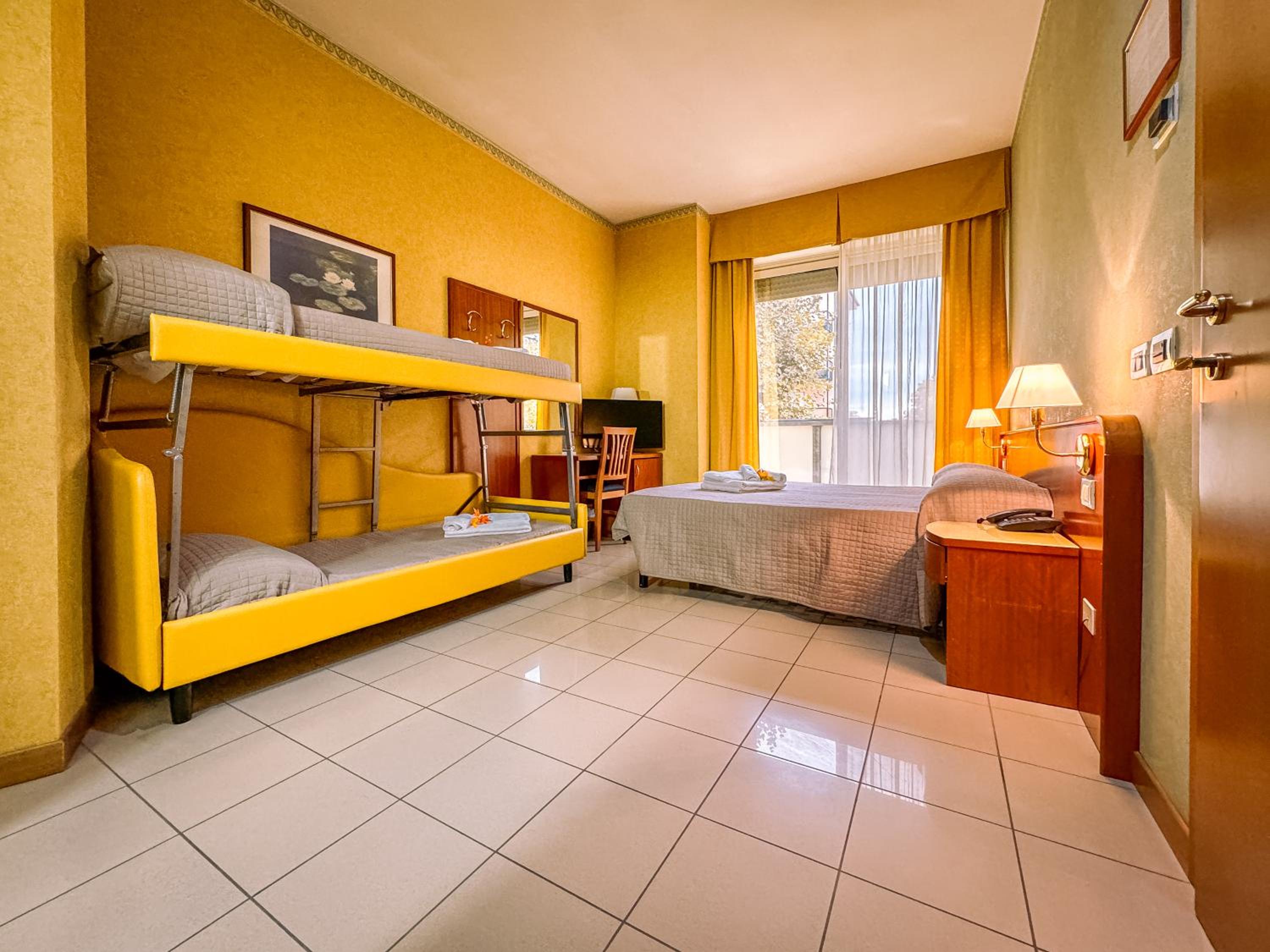Quadruple Room with Balcony photo 3