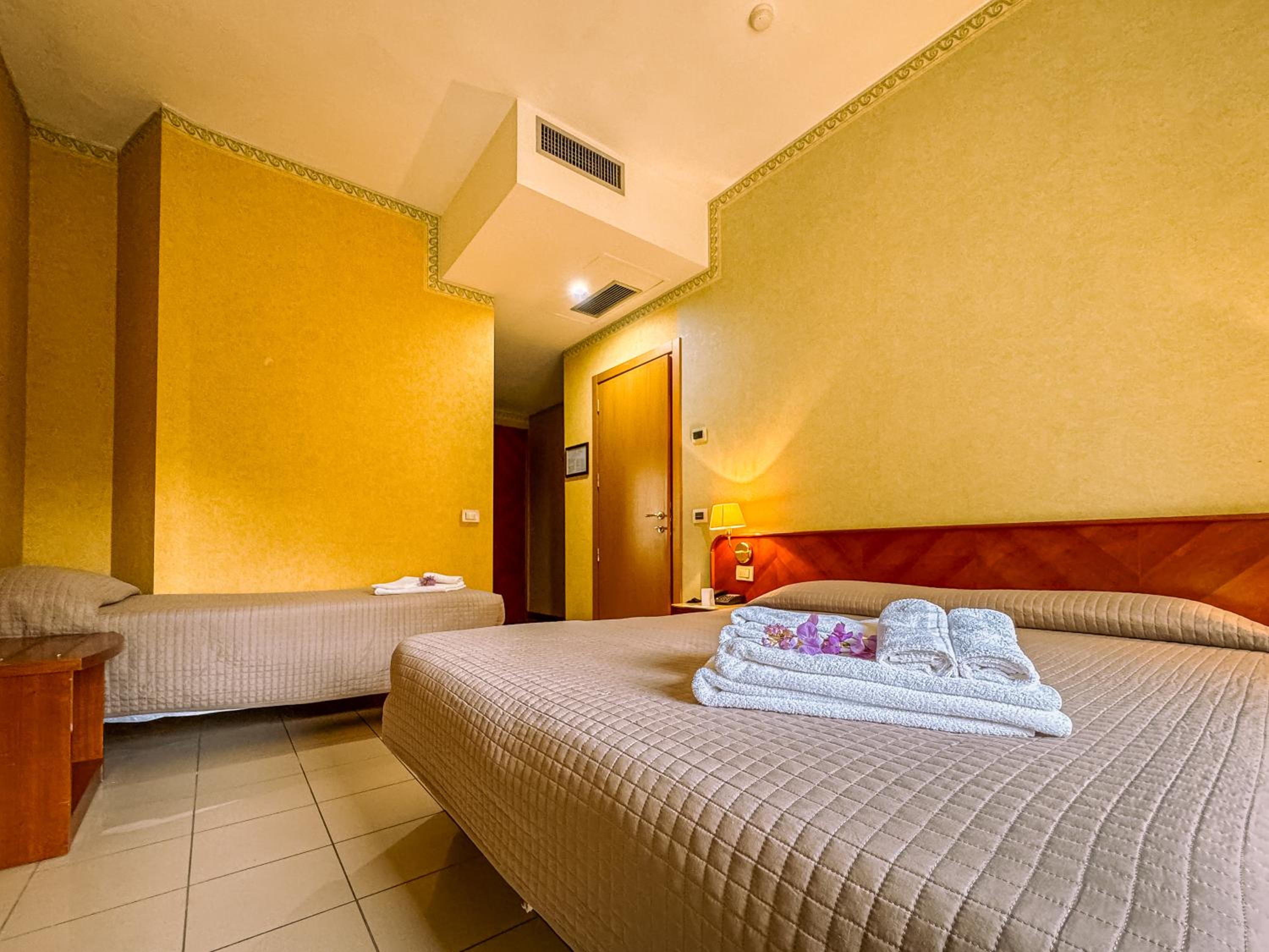 Standard Triple Room photo 3