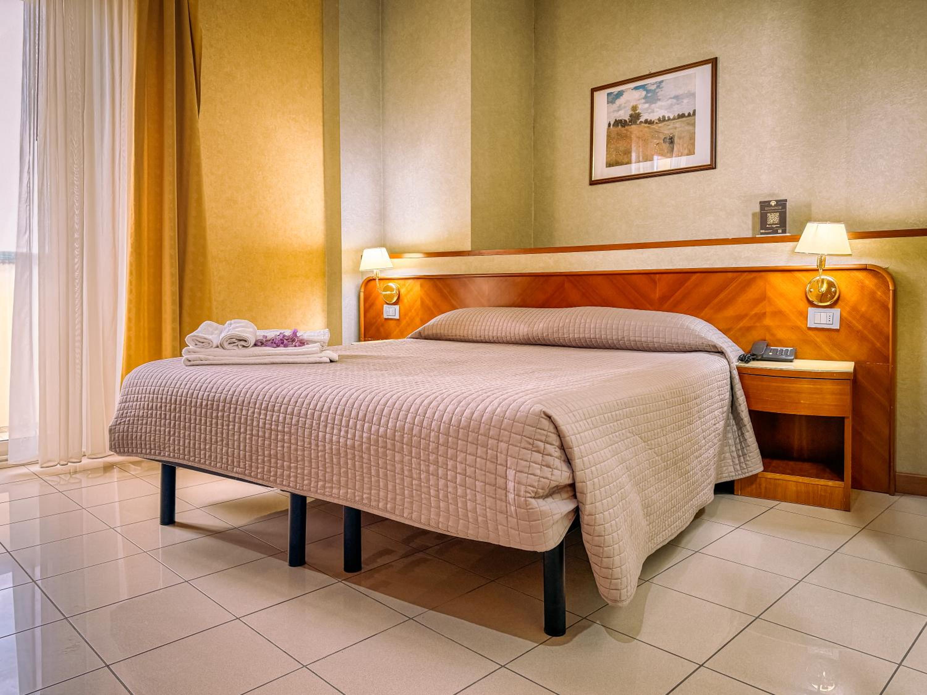 Small Double or Twin Room photo 2
