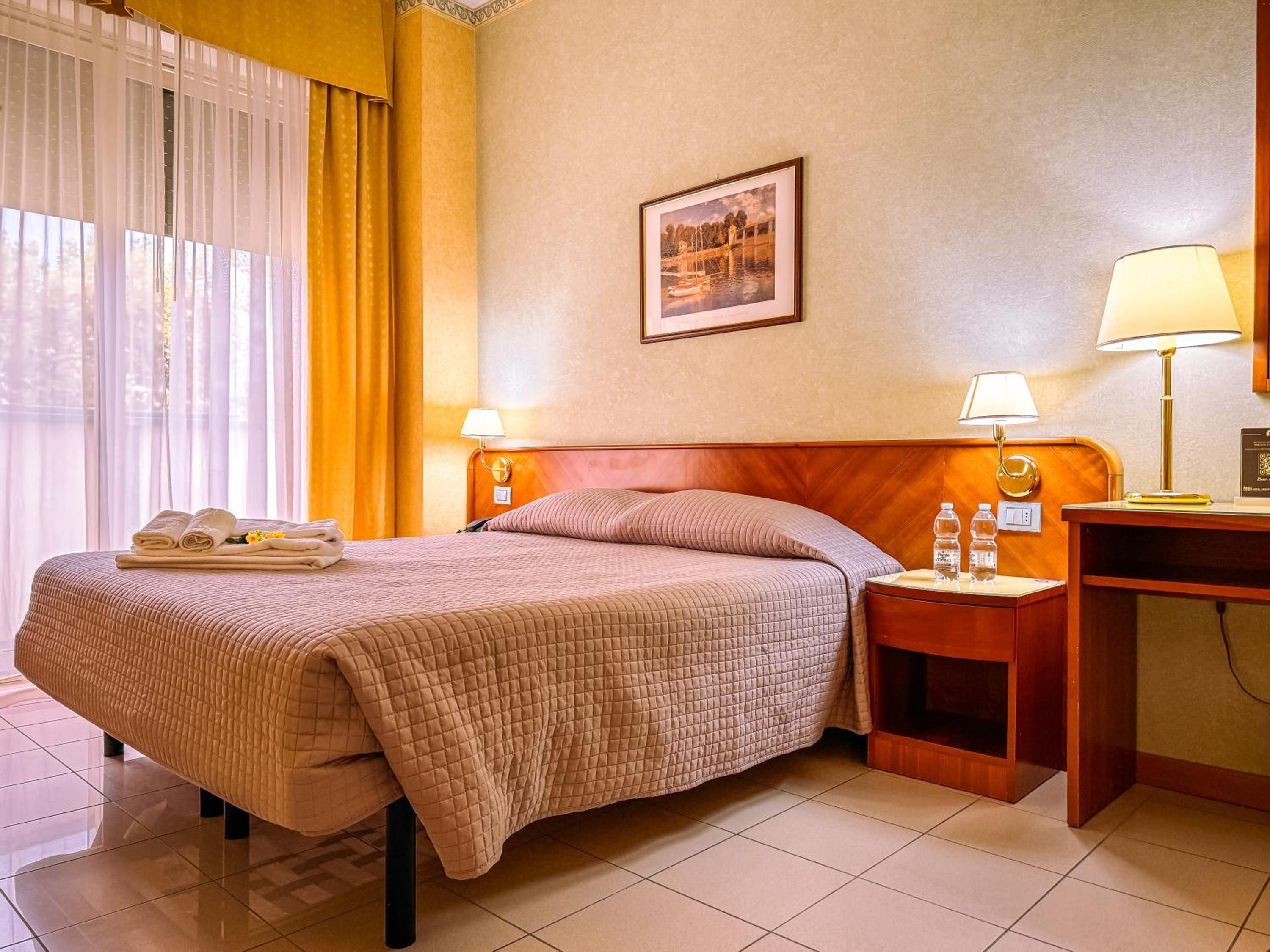Small Double or Twin Room photo 3