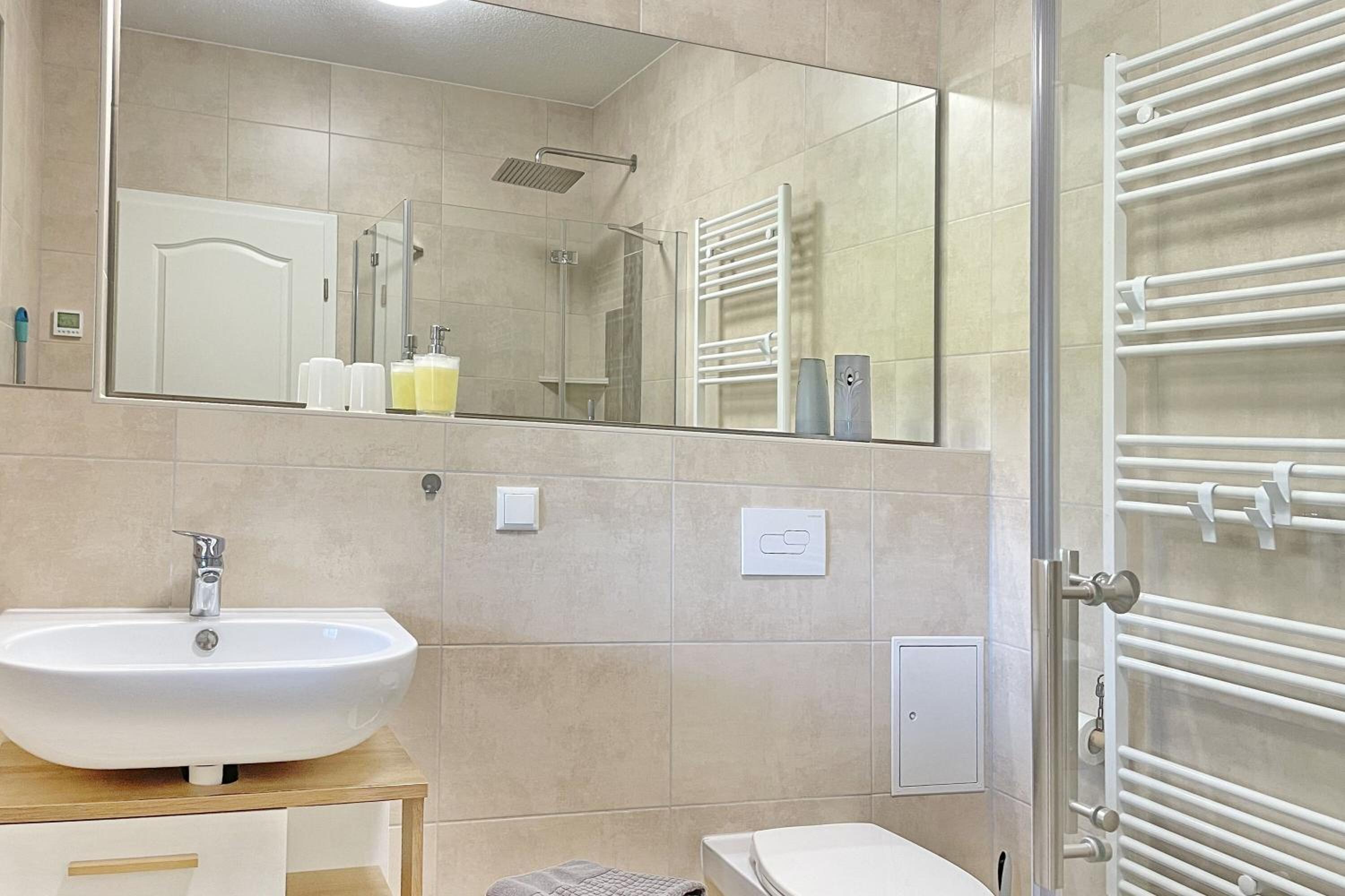 Apartment With Shower photo 3