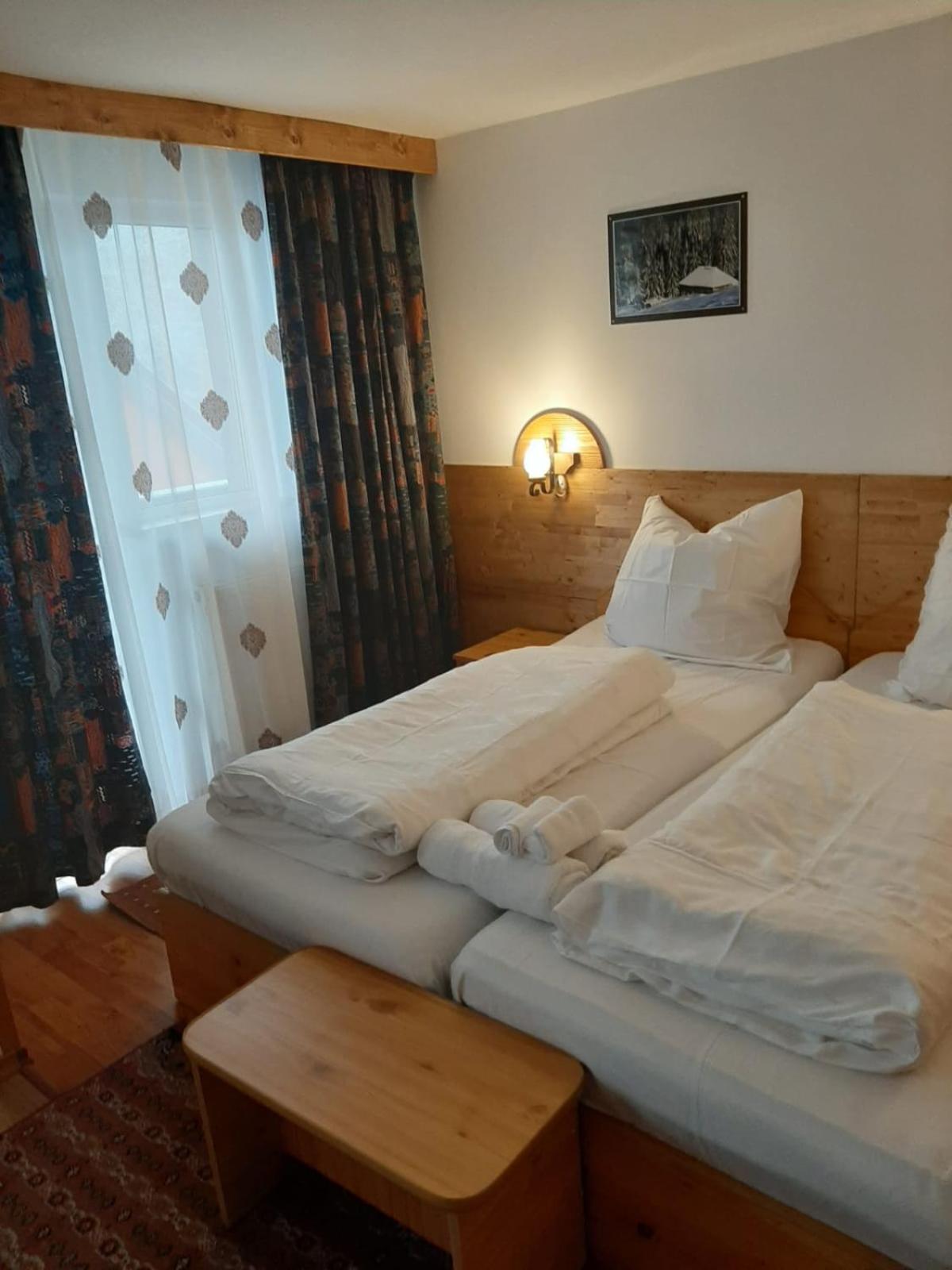 Double Room with Extra Bed photo 2