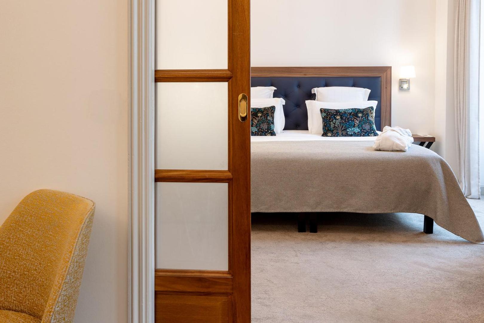 Suite with City View - Photo 6
