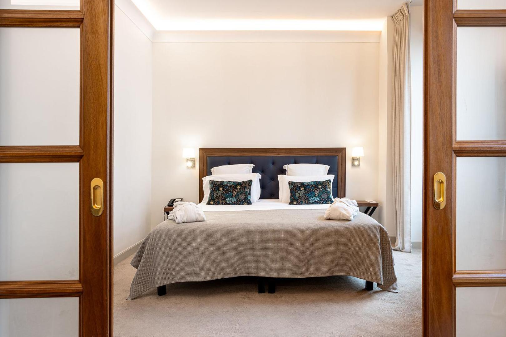 Suite with City View - Photo 7
