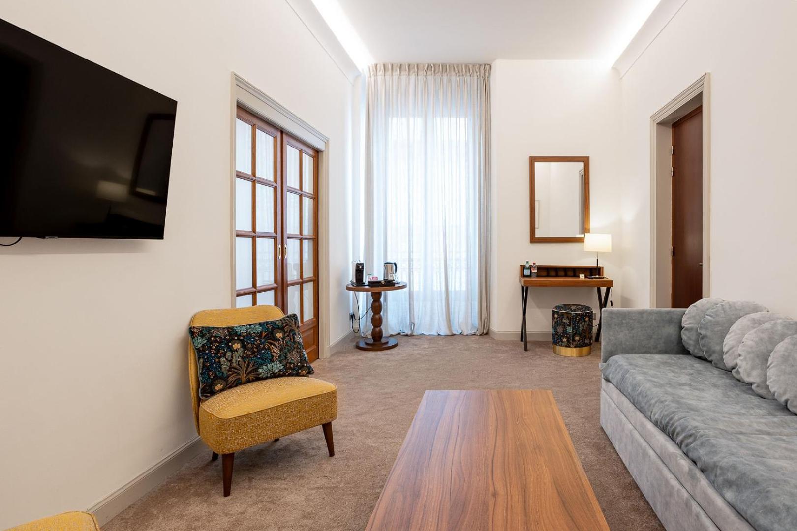 Suite with City View - Photo 5