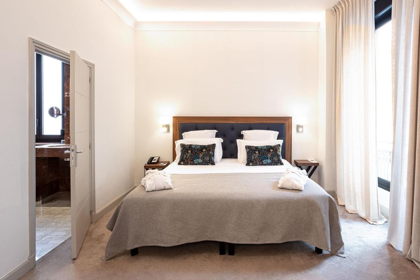 Suite with City View - Photo 1