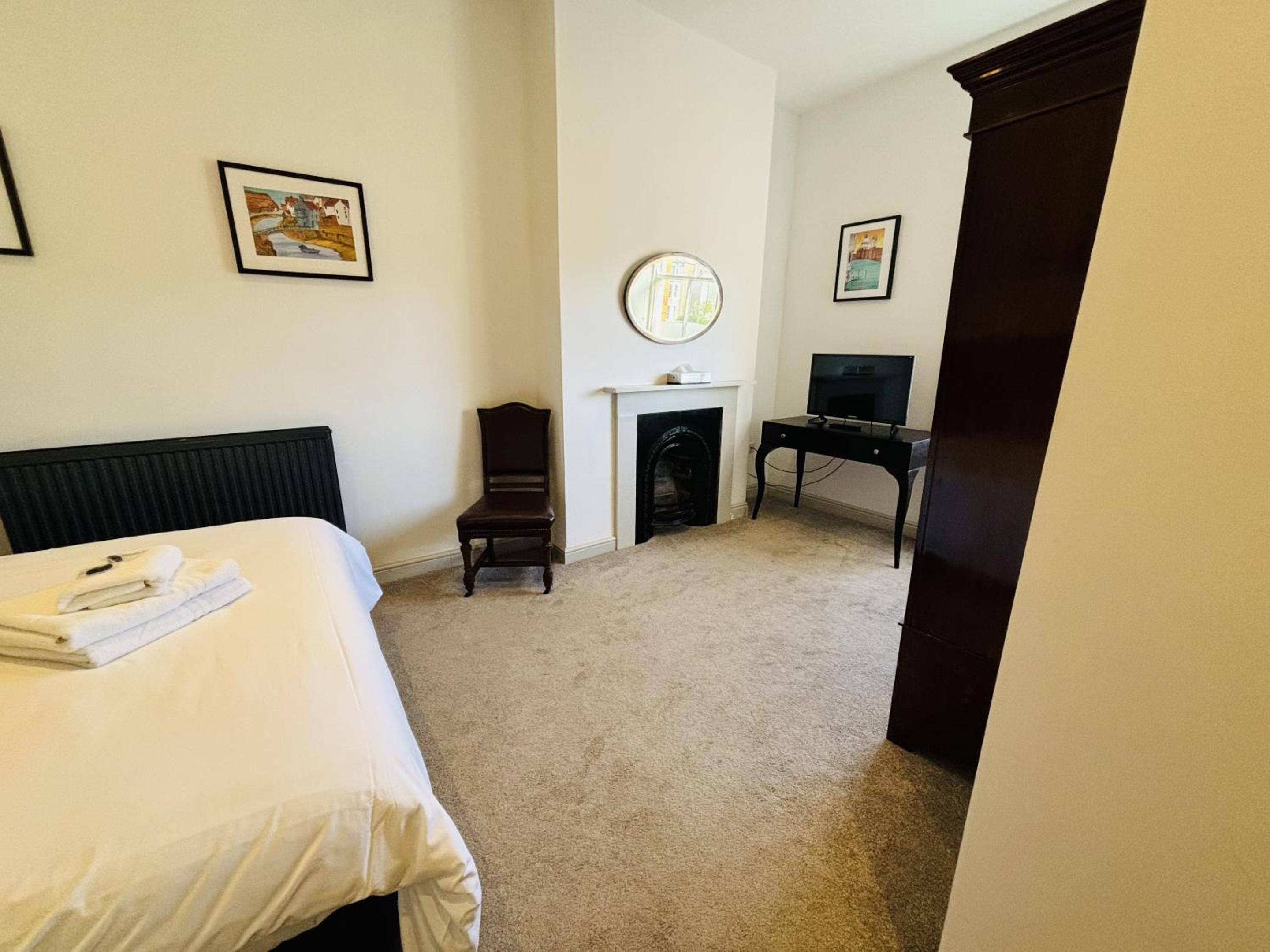 Standard King Room photo 1