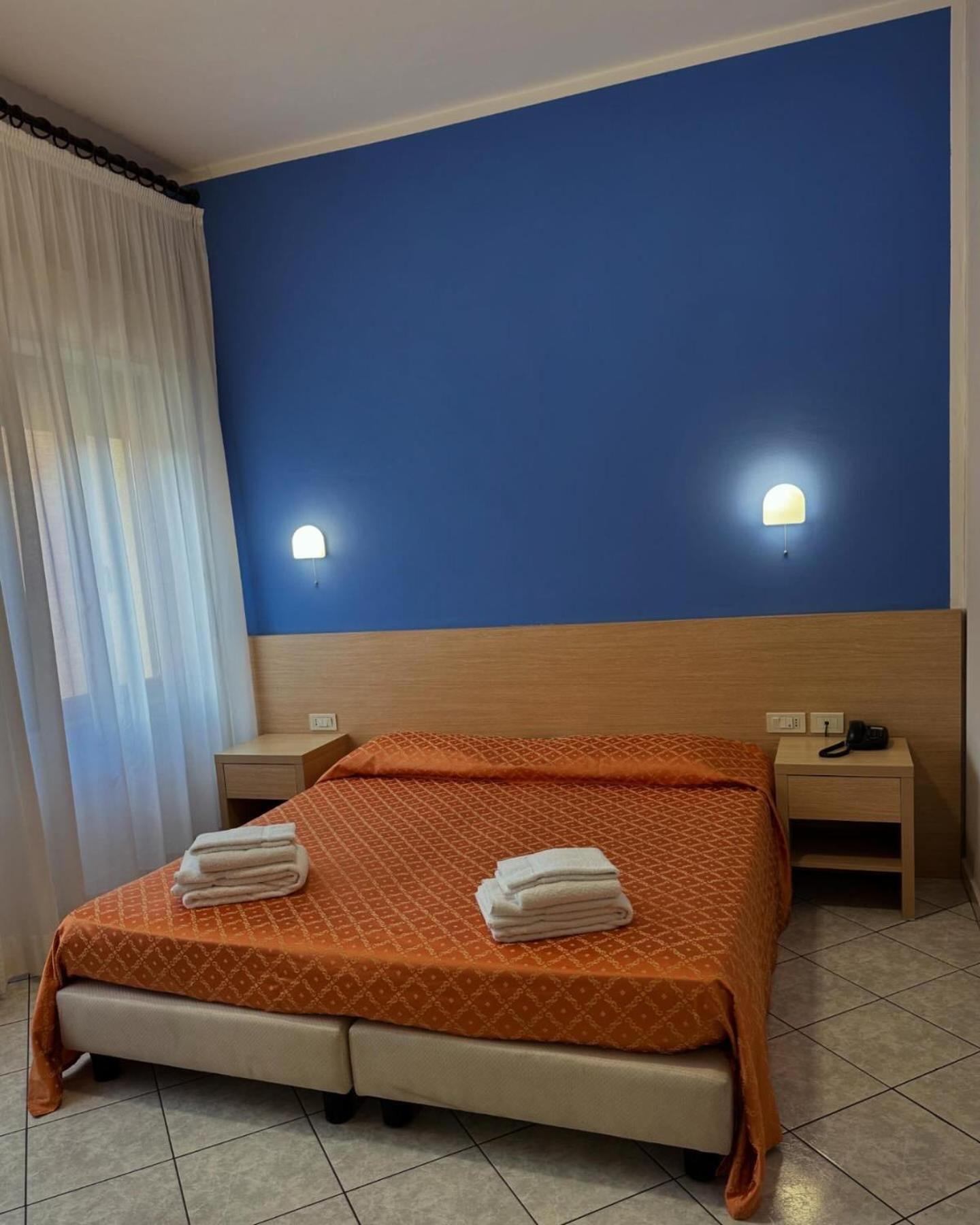 Double Room - Photo 9