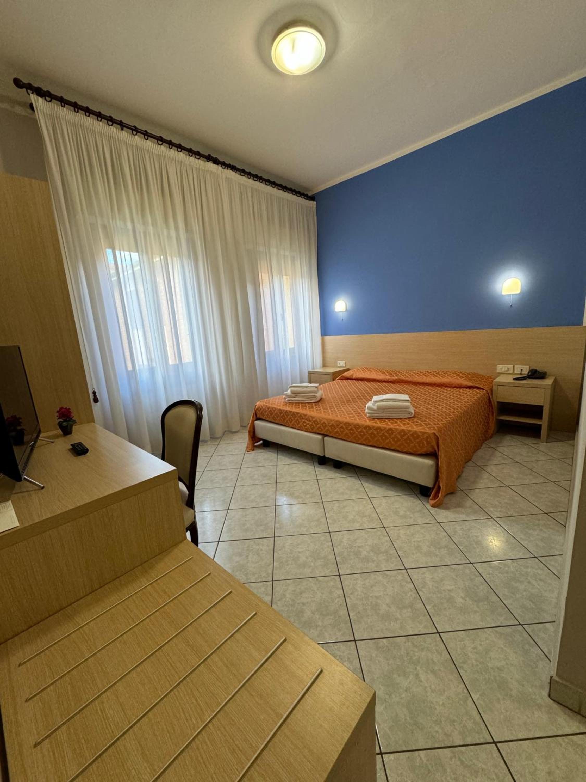 Double Room - Photo 8