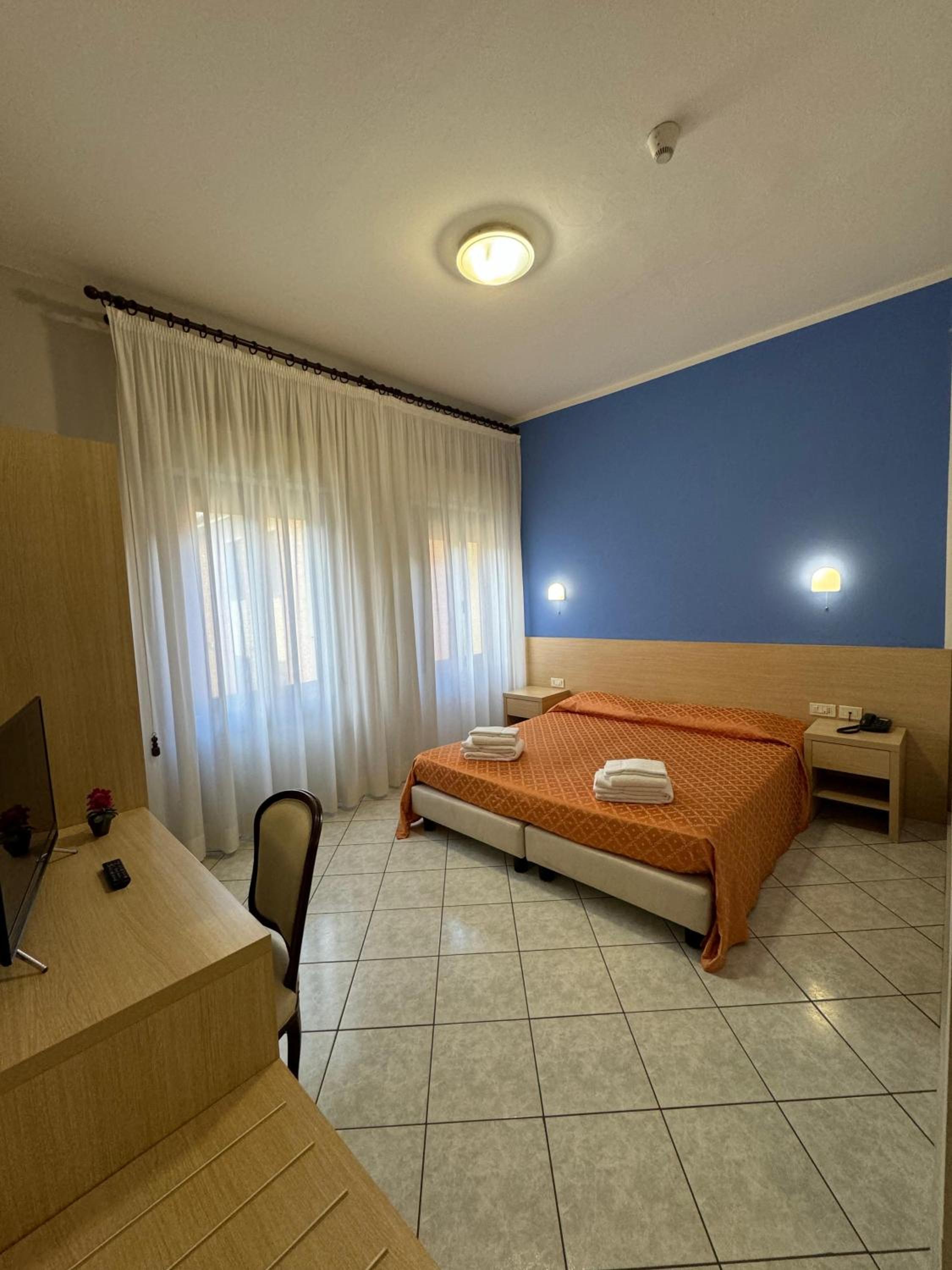 Double Room - Photo 7