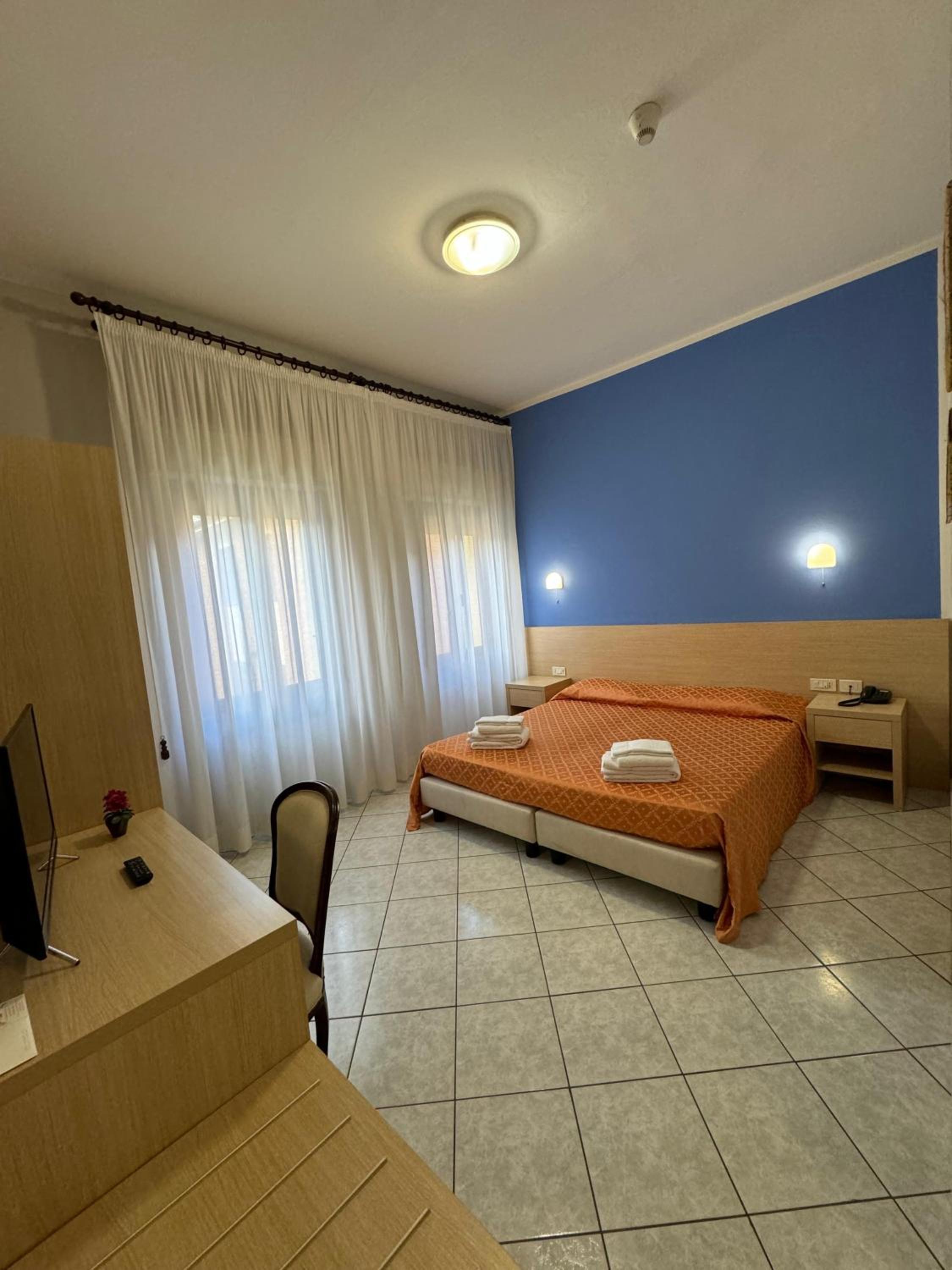 Double Room - Photo 10