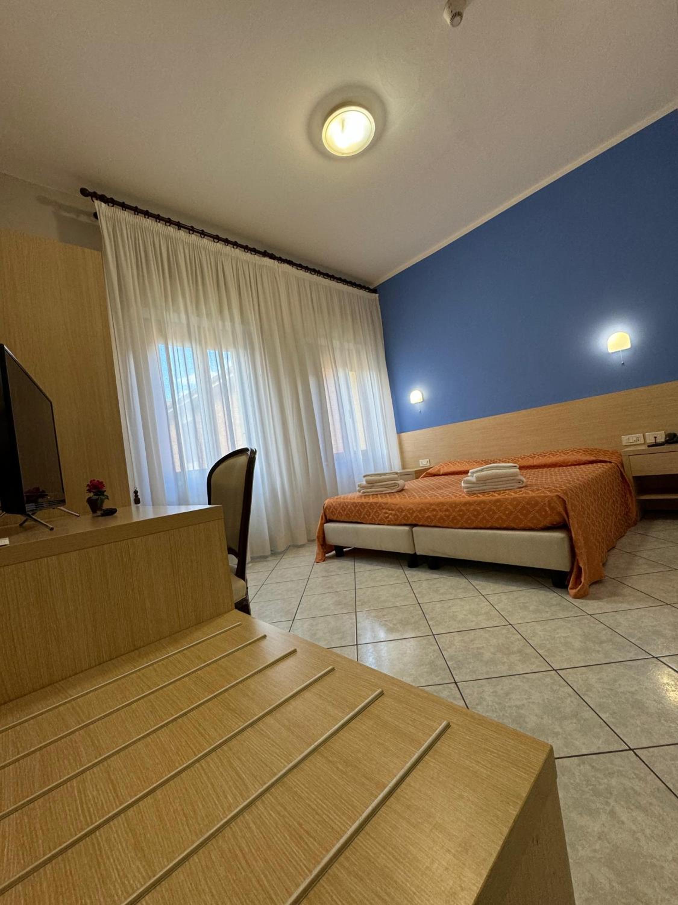Double Room - Photo 6