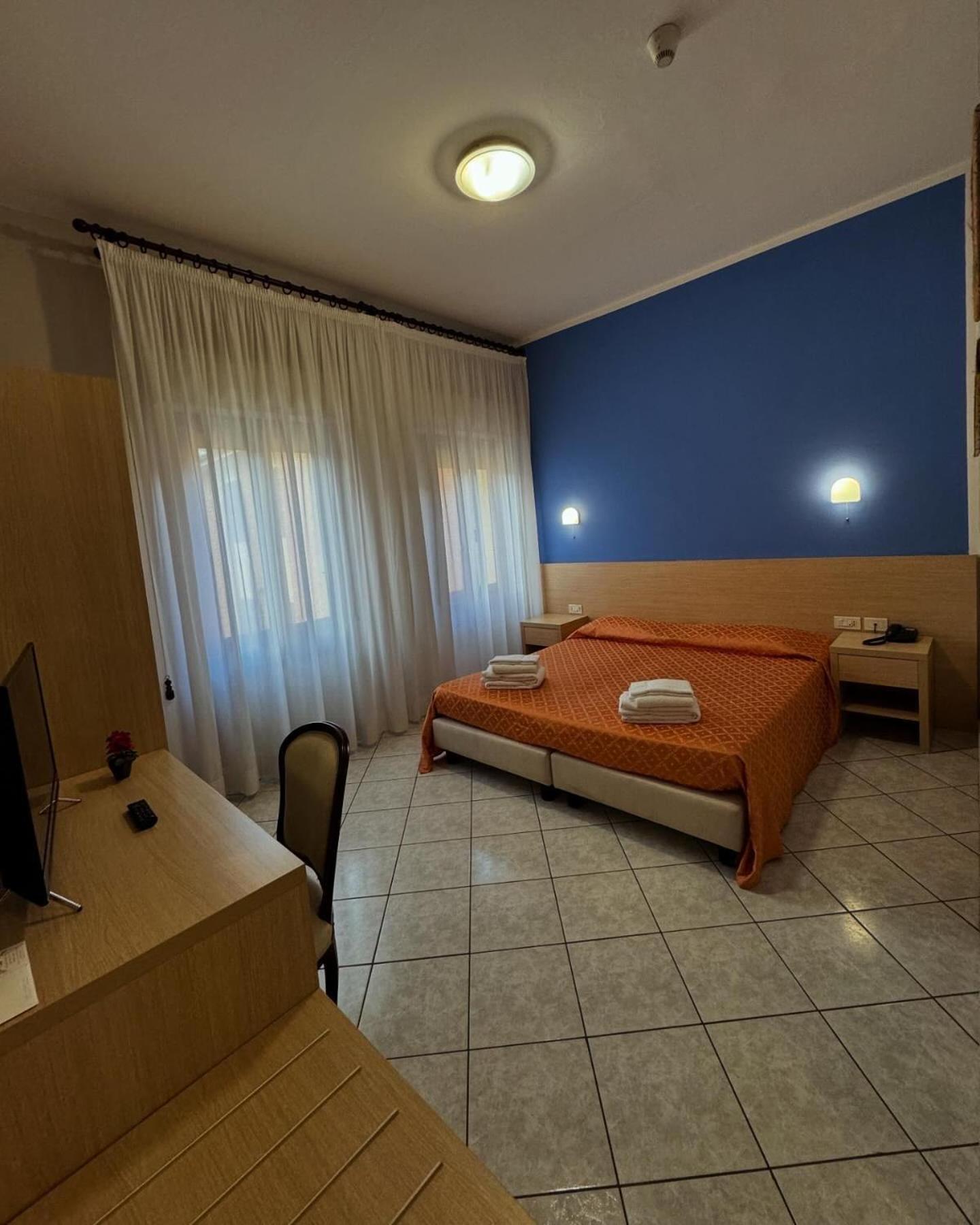 Double Room - Photo 2