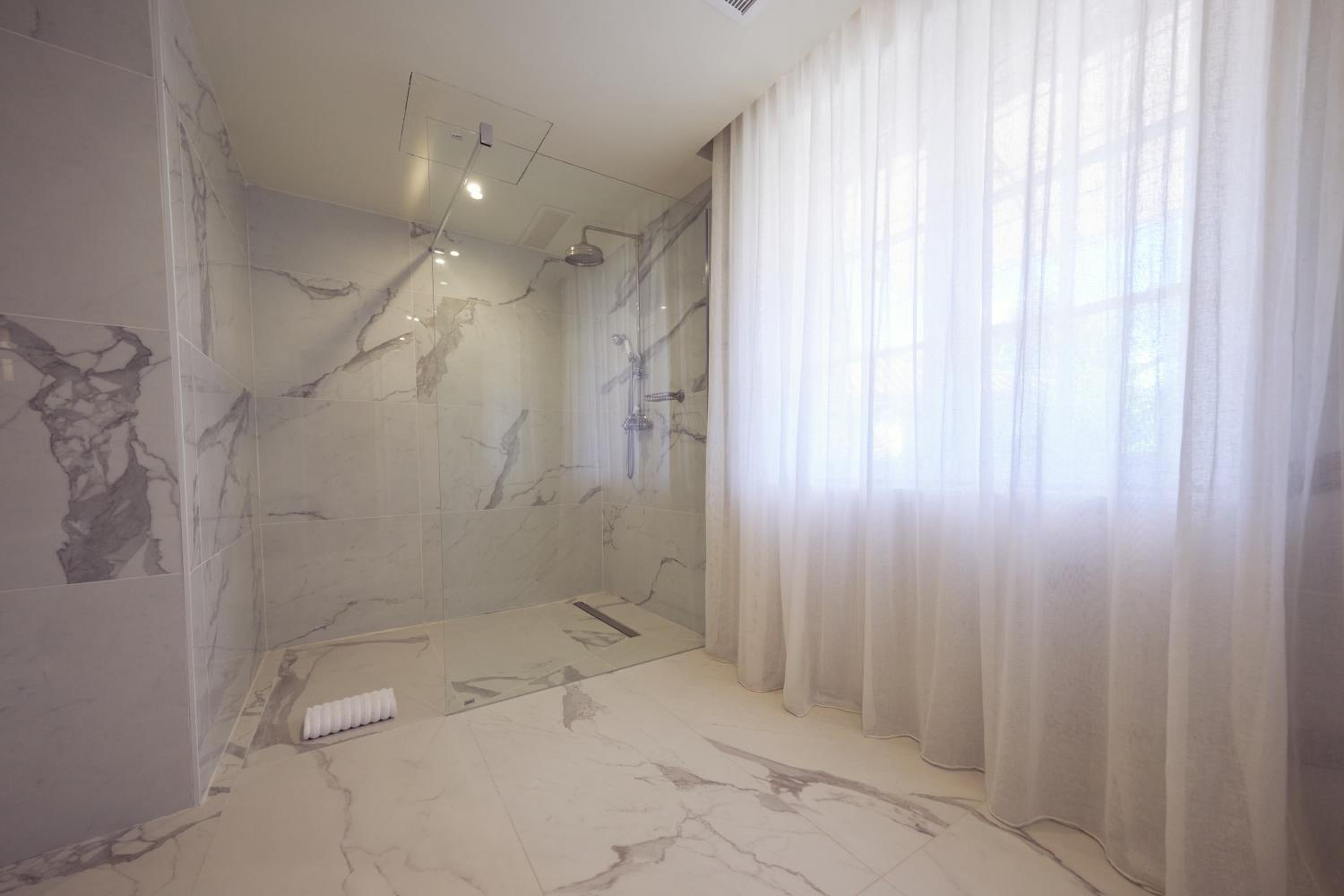 Suite Demeure - Garden View - Photo 16