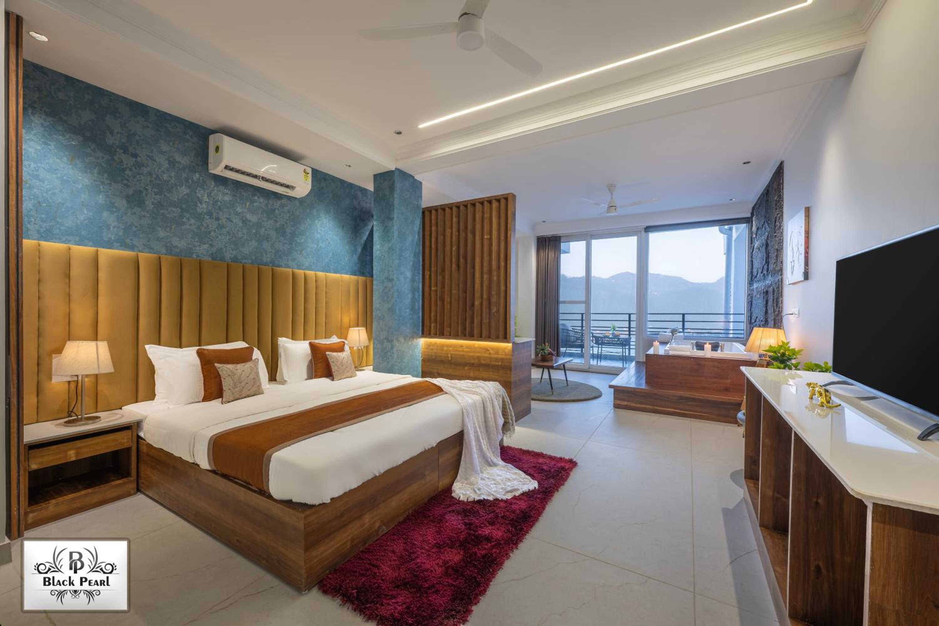 Suite With Hot Tub photo 3