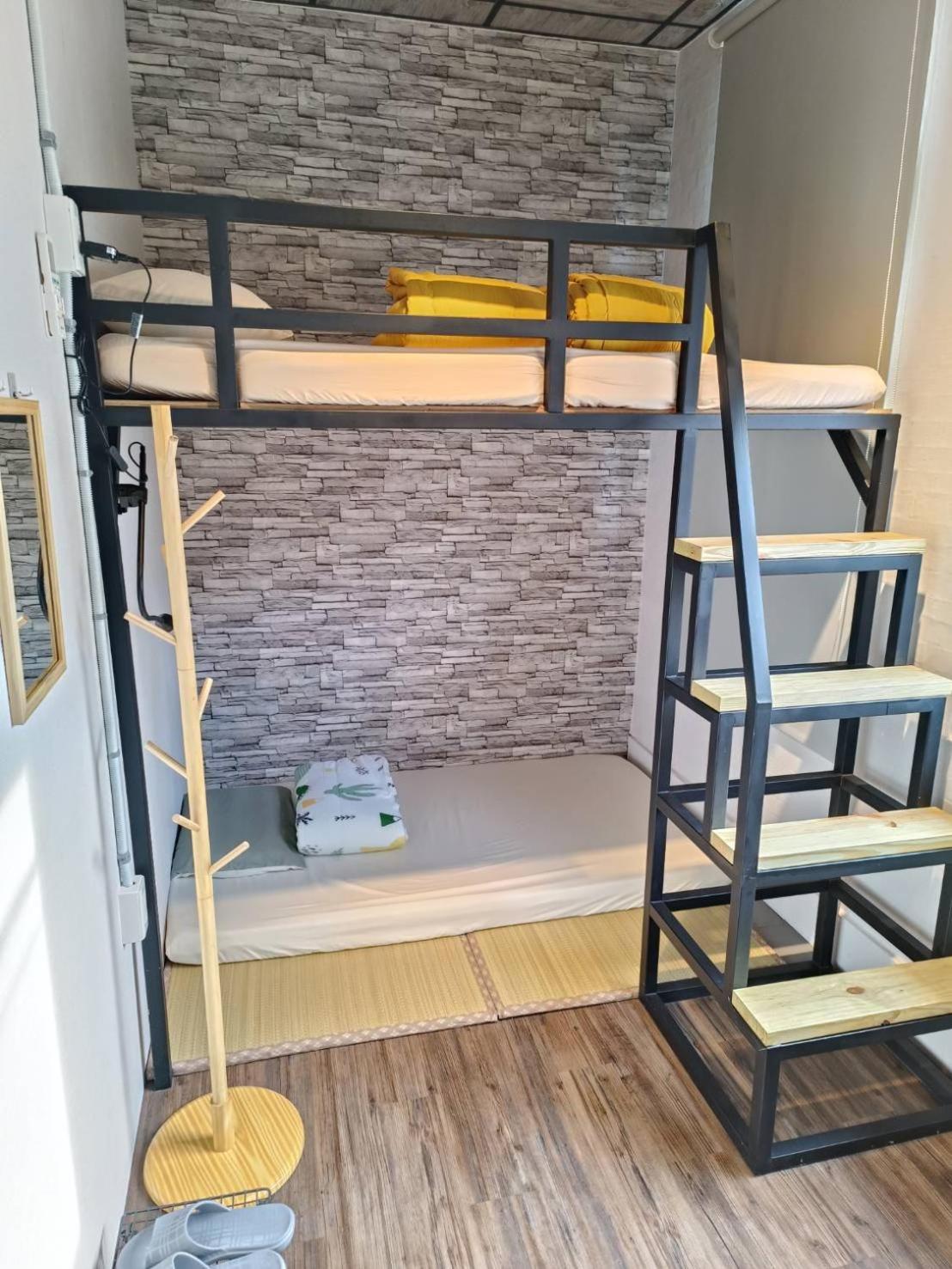 Triple Room with Shared Bathroom photo 2