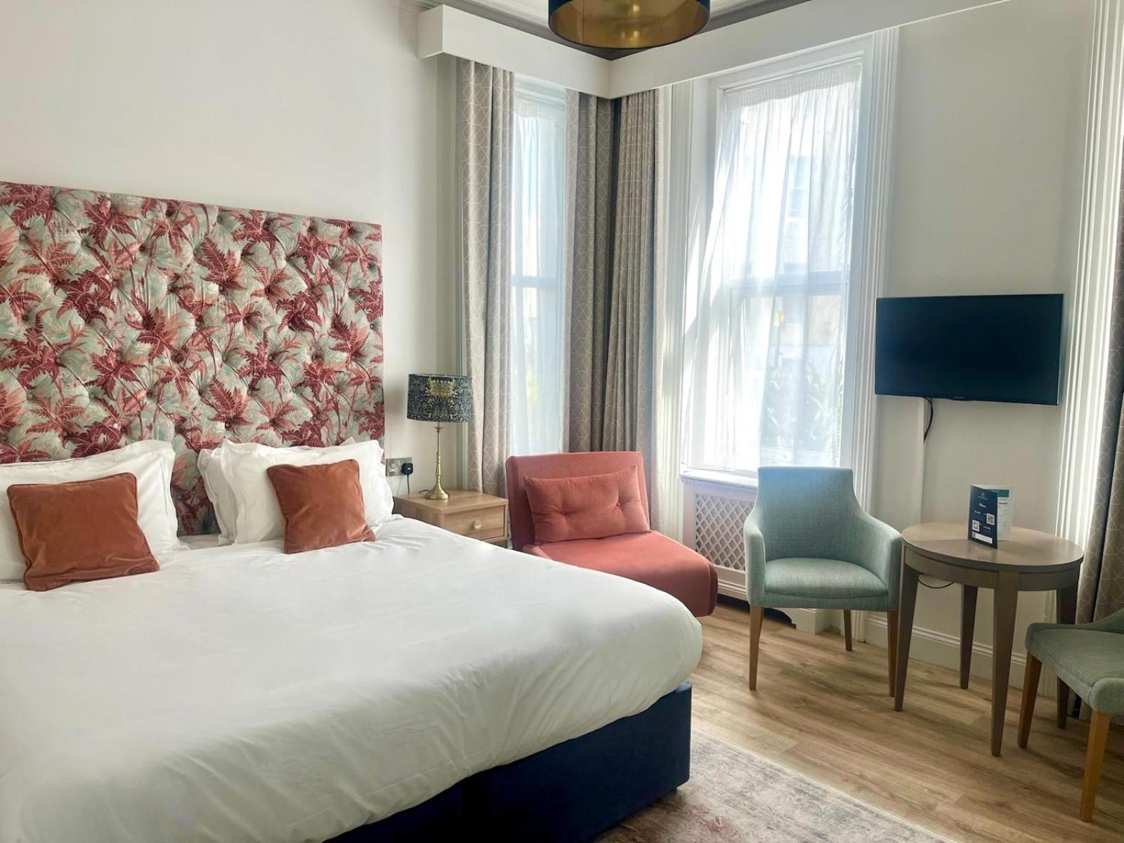 Deluxe Family Suite - Photo 3