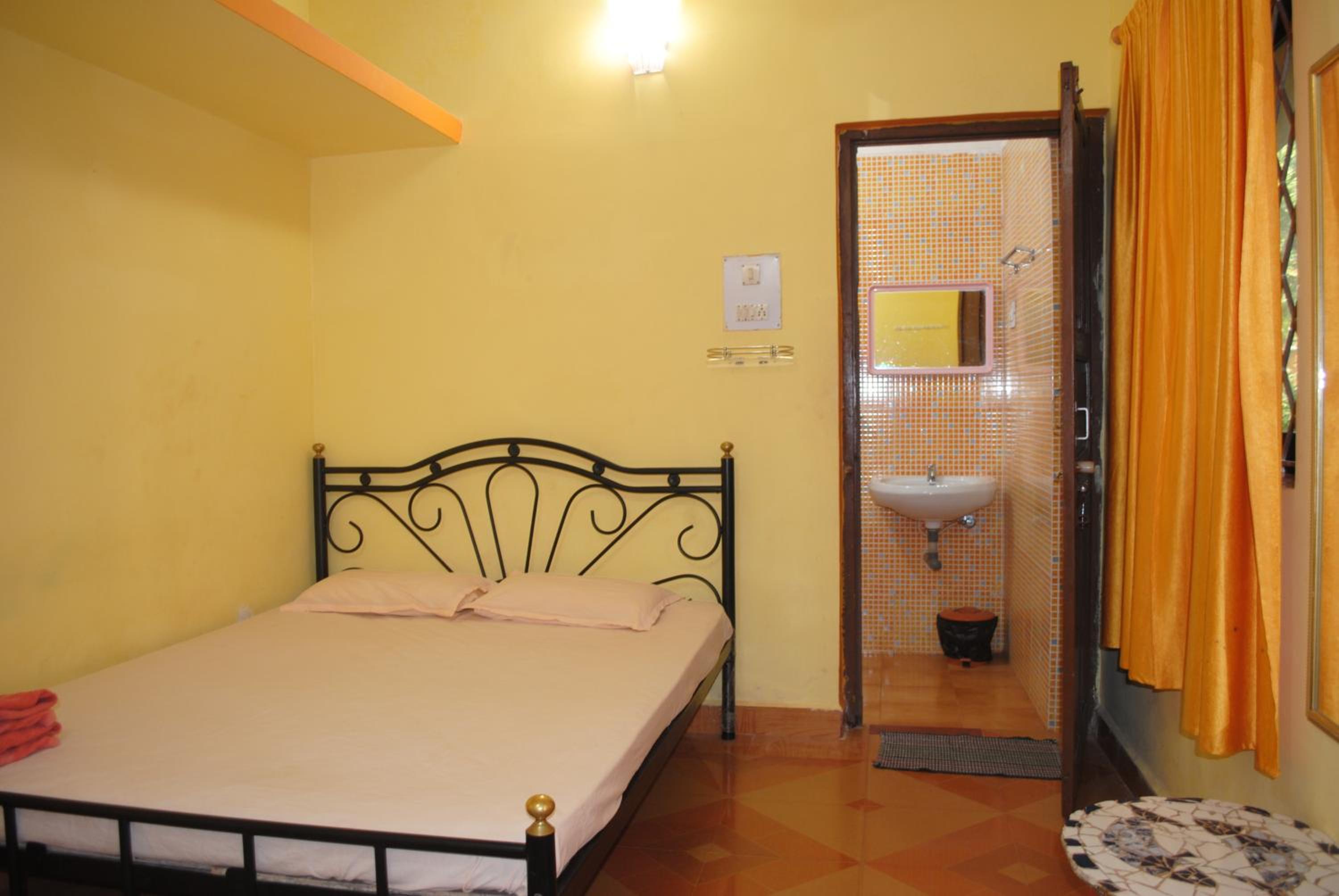 Economy Double Room photo 1