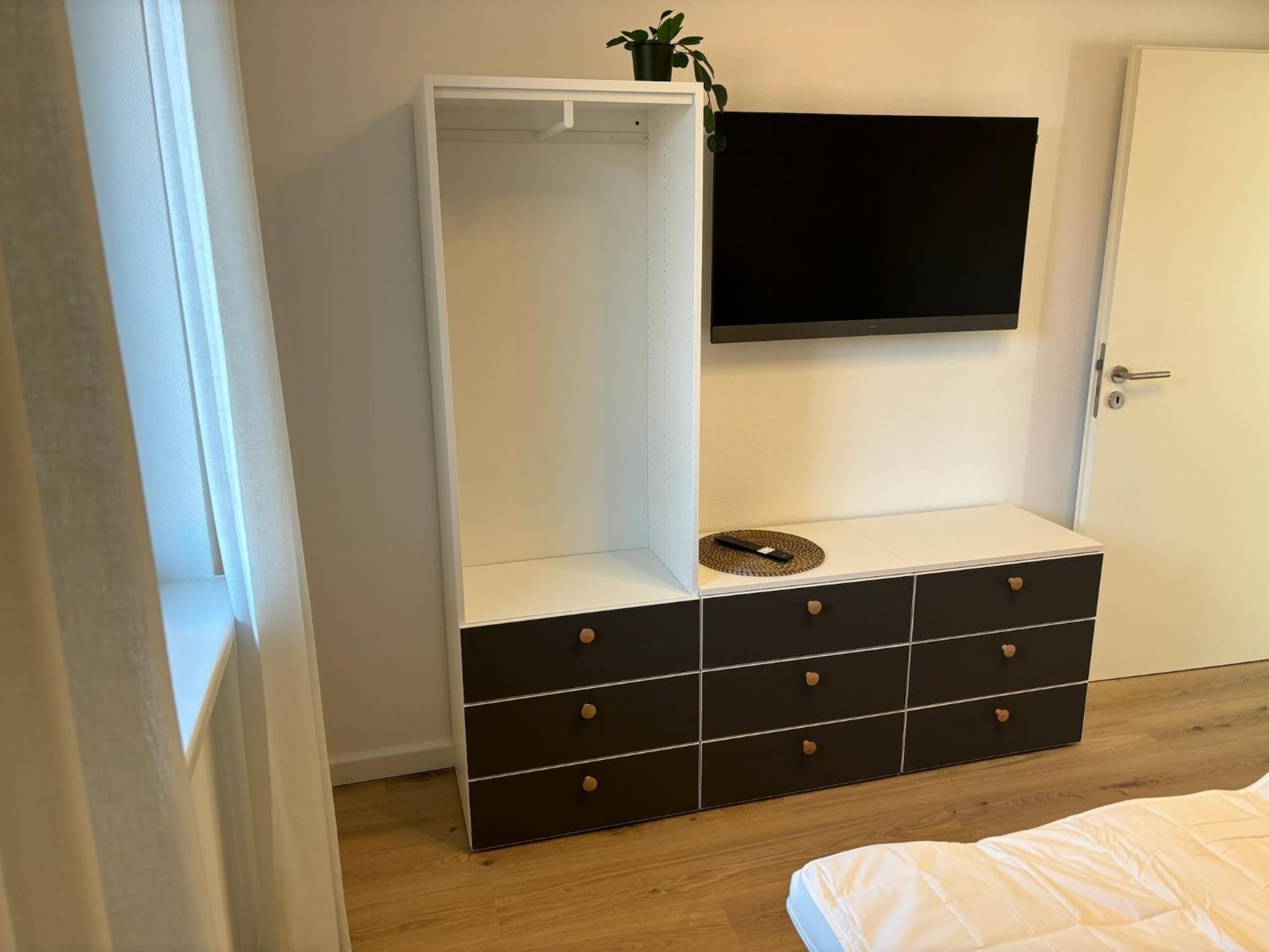One-Bedroom Apartment with Lake View photo 2