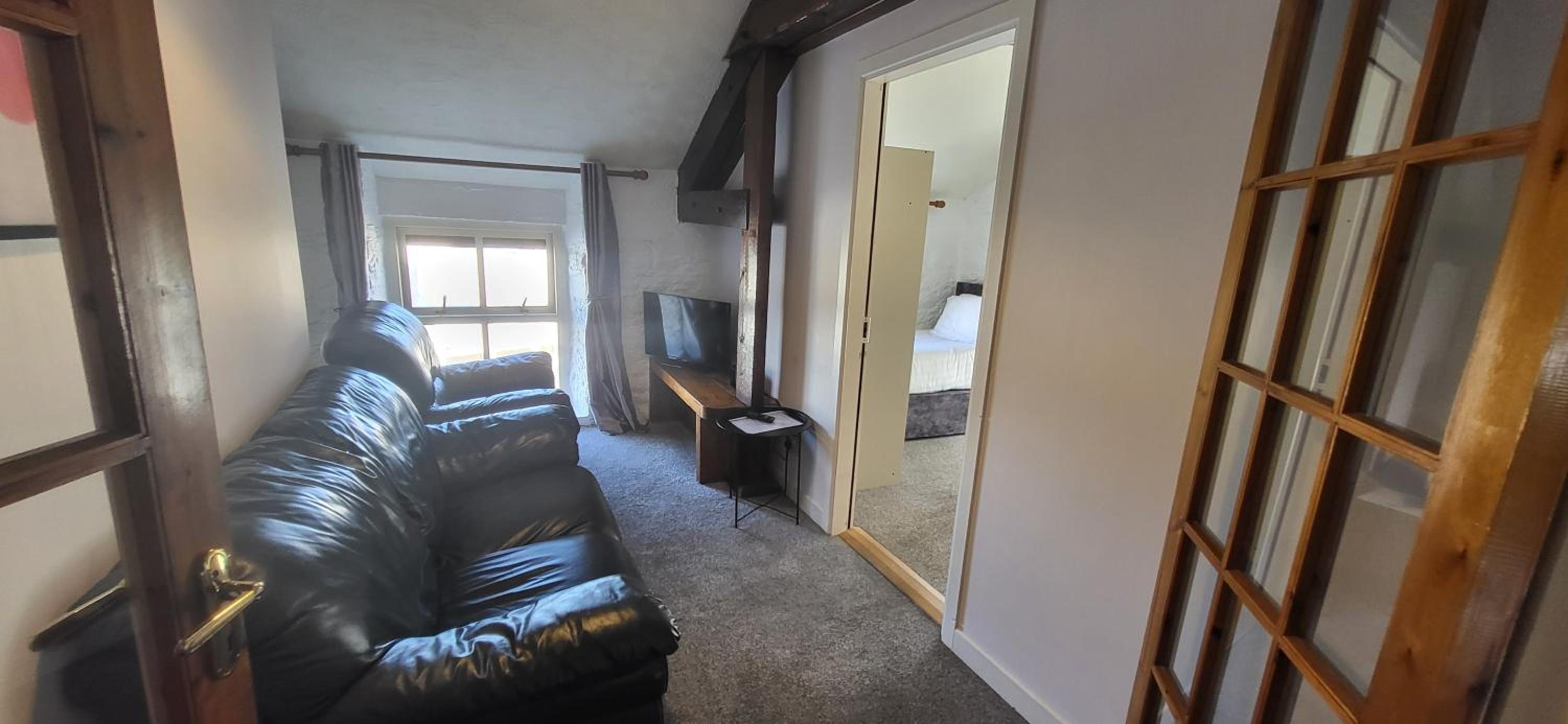 Three-Bedroom Apartment photo 2