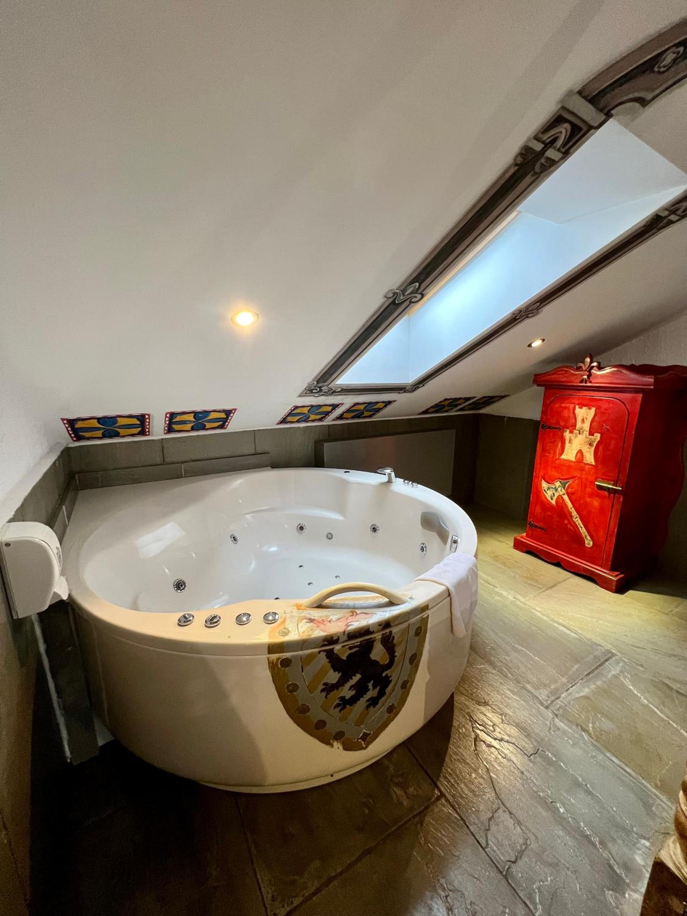 Deluxe Suite with Spa Bath photo 3