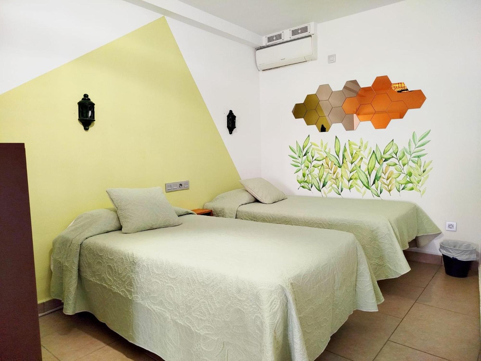 Twin Room - Photo 1