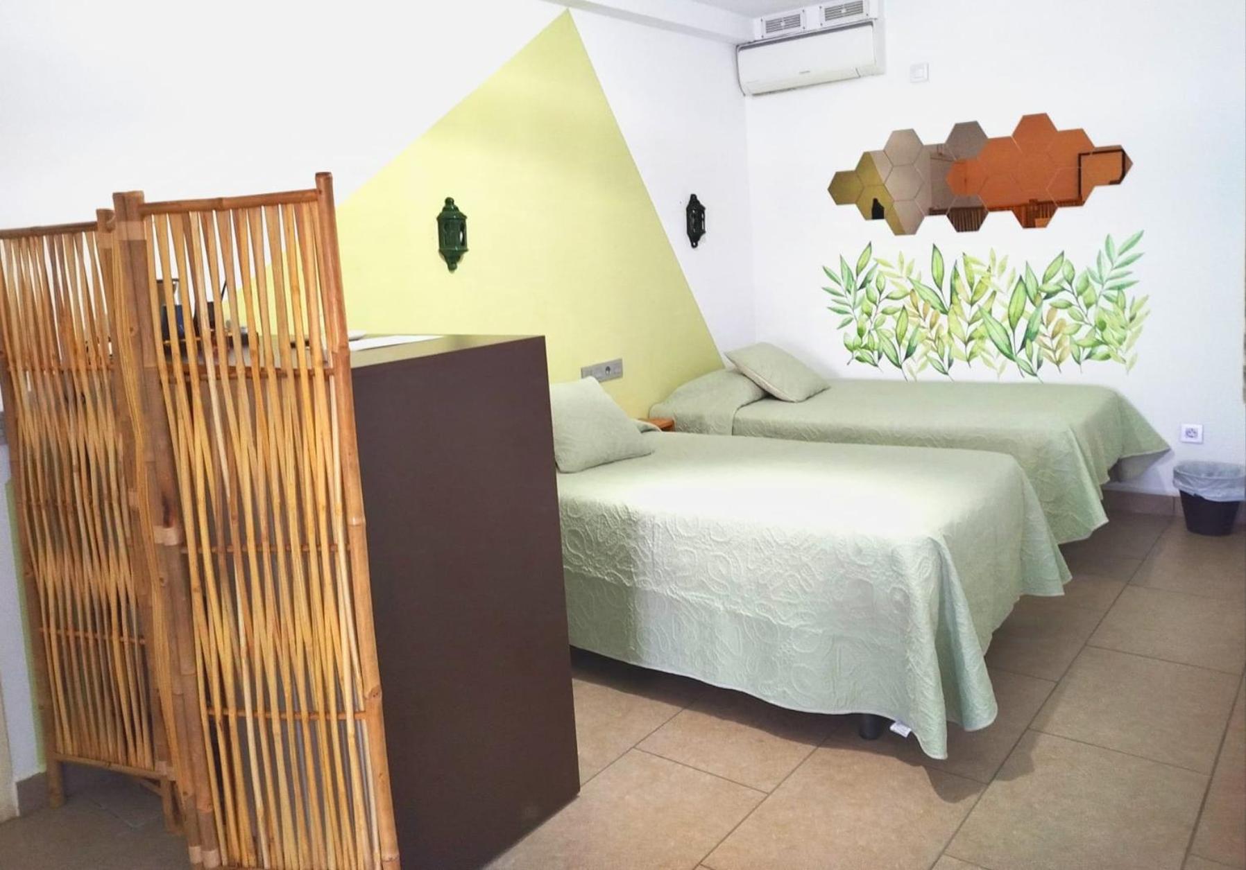 Twin Room - Photo 2