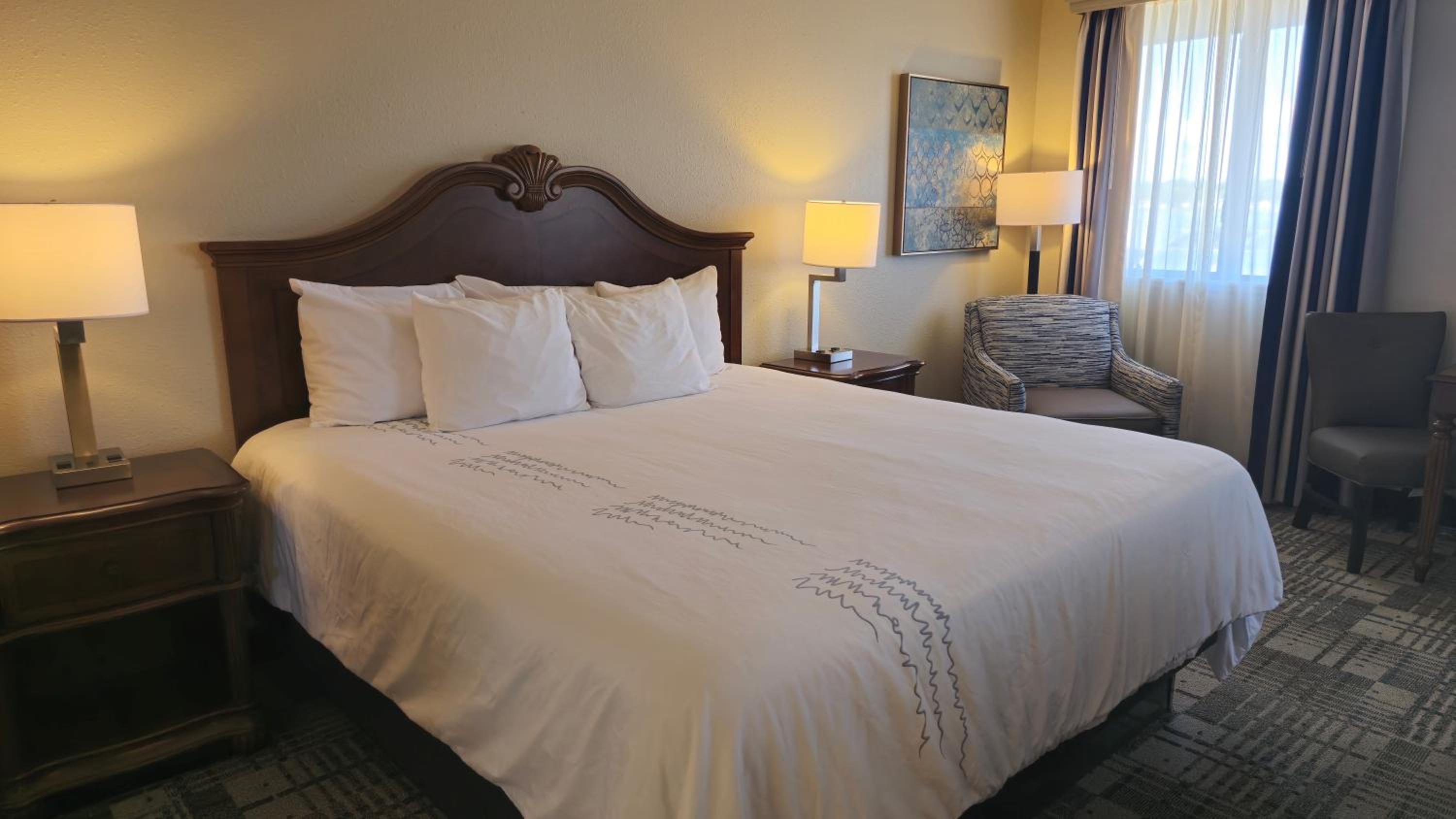 King Room - Non-Smoking - Photo 4