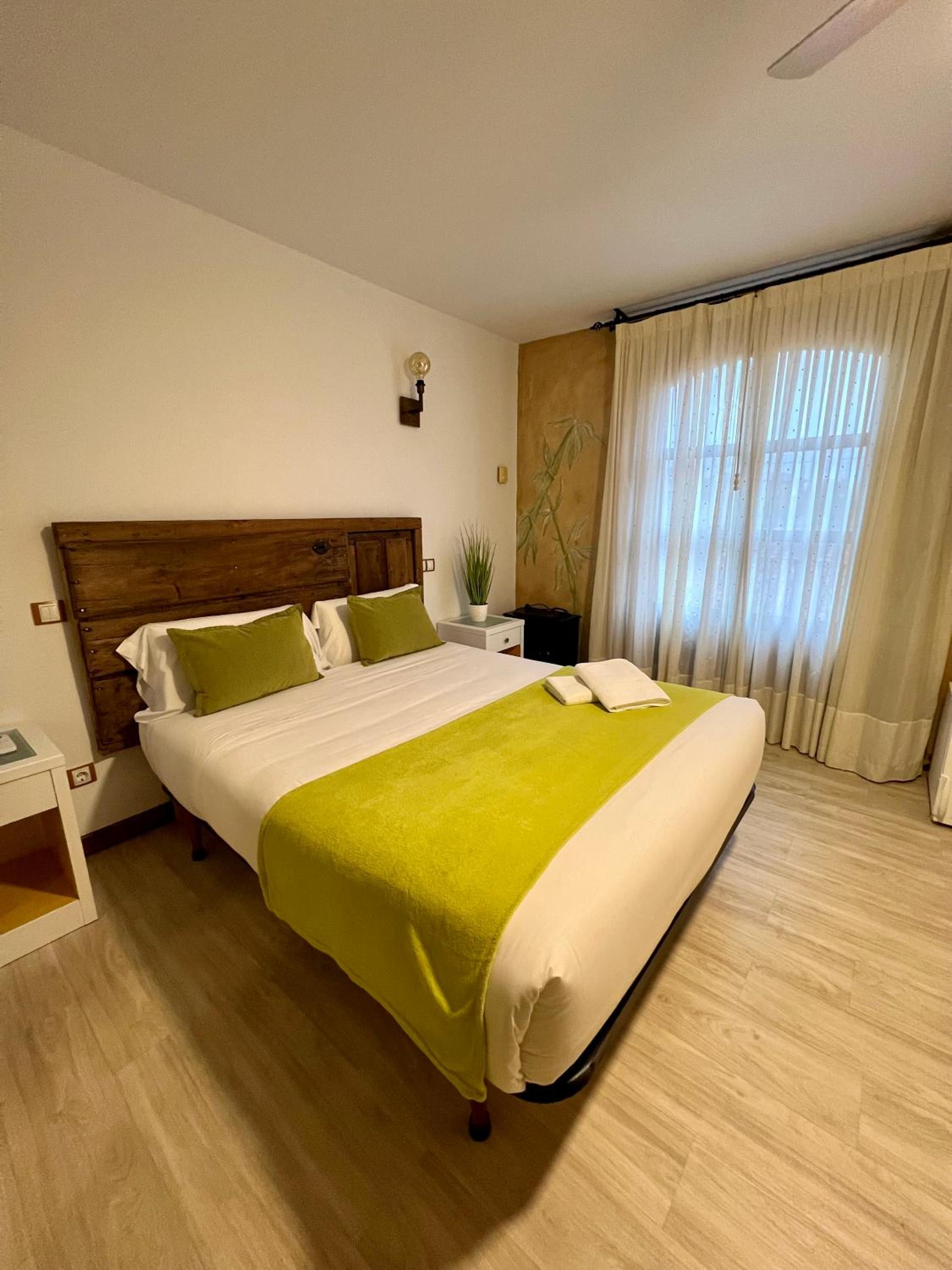 Habitación Doble con Bañera de Hidromasaje